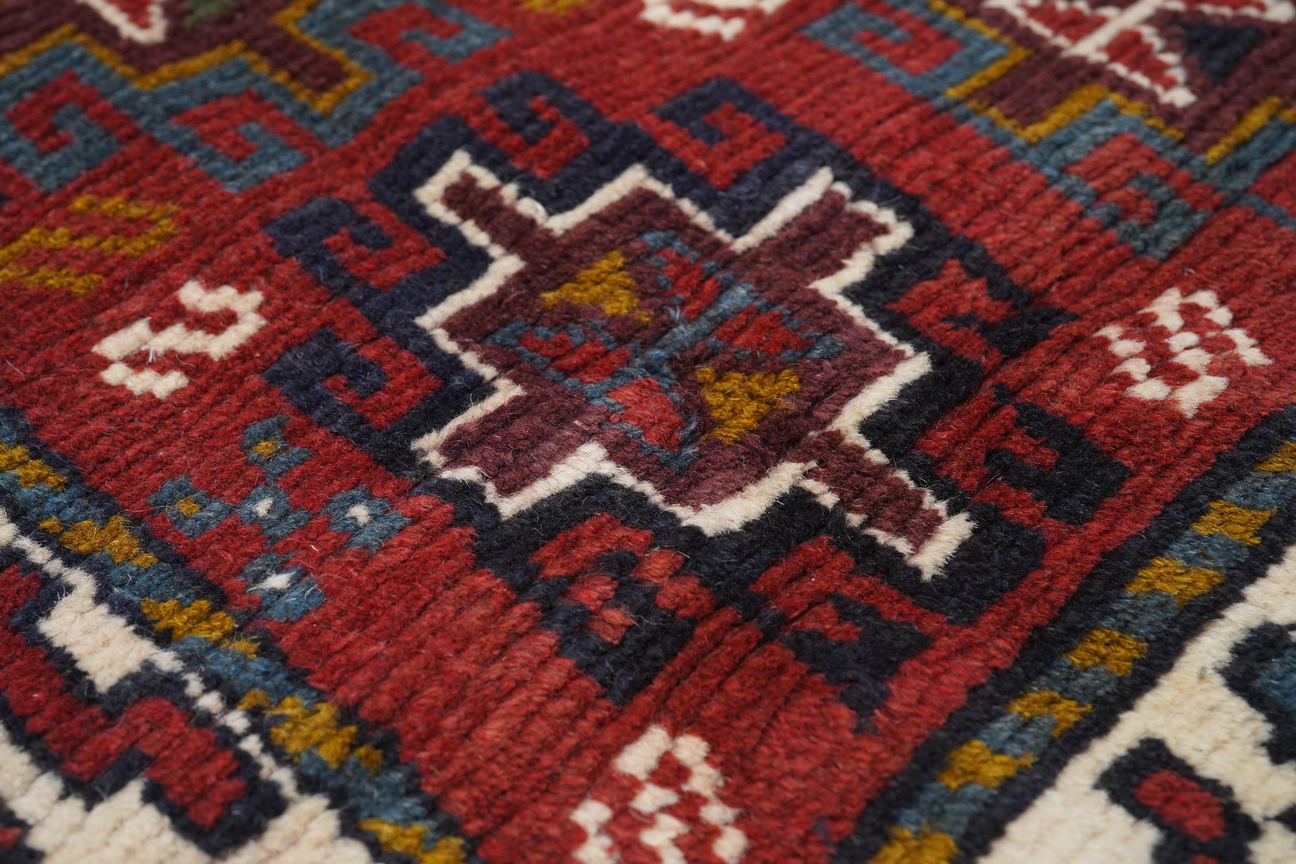Kazak-Teppich 3'10'' x 5'9'' im Angebot 1