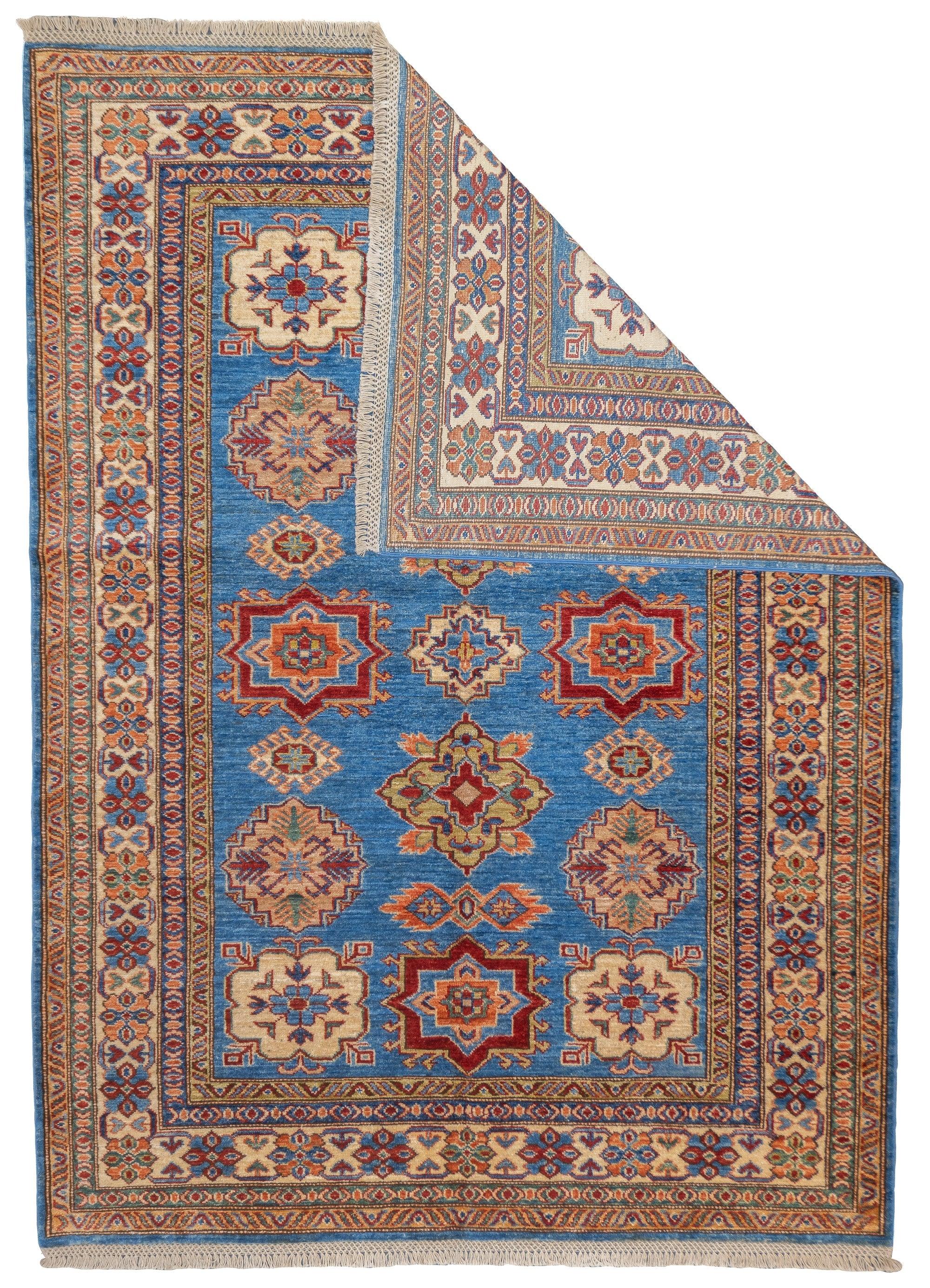 Kazak Teppich 4'10'' x 6'8''. SW-Kaukasus/Armenien. Kräftig gemusterte, stark gefärbte, völlig geometrische, ganz aus Wolle gefertigte, grob bis mäßig gewebte, mittel- bis langflorige Stücke im Streuformat, in Medaillon-, Allover- und