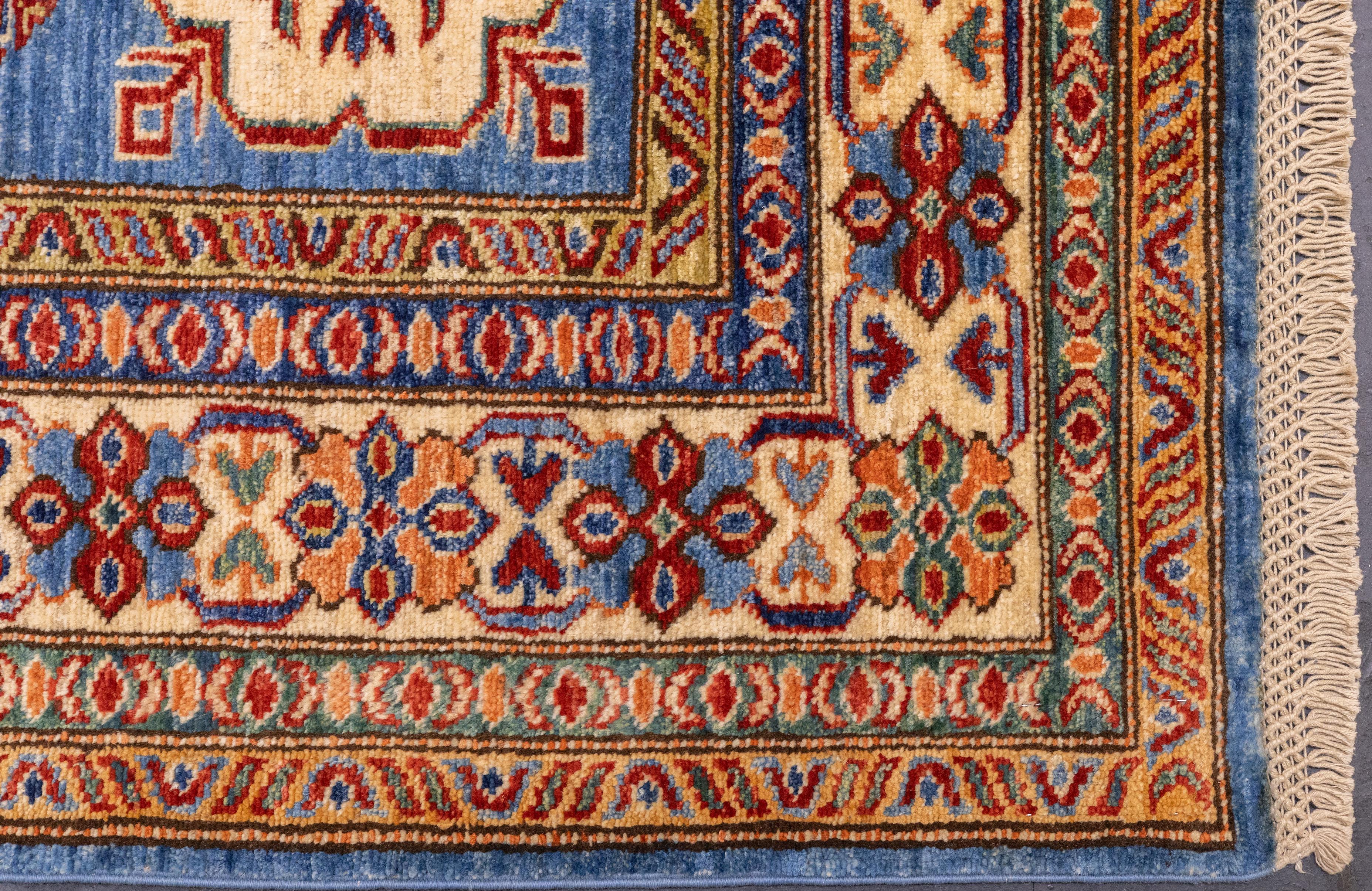 Kazak-Teppich 4'10'' x 6'8'' (21. Jahrhundert und zeitgenössisch) im Angebot