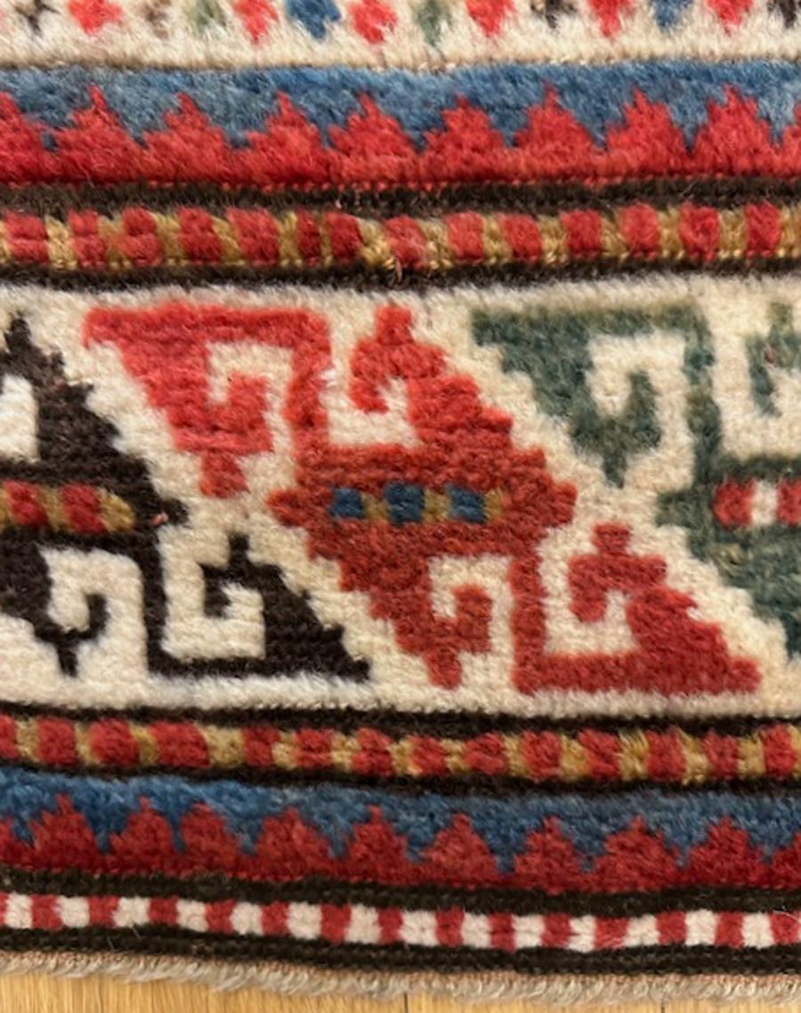 Tapis kazakh d'Arménie, sud-ouest du Caucase

Age : vers 1875

Taille : 7′.5 