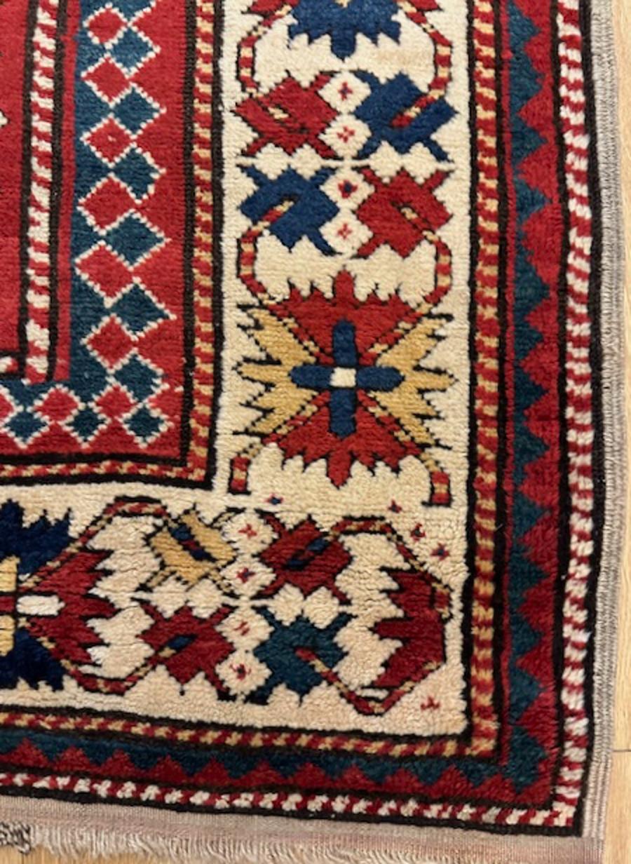 Tapis kazakh d'Arménie, sud-ouest du Caucase

Age : vers 1880

Dimensions : 6′.8 