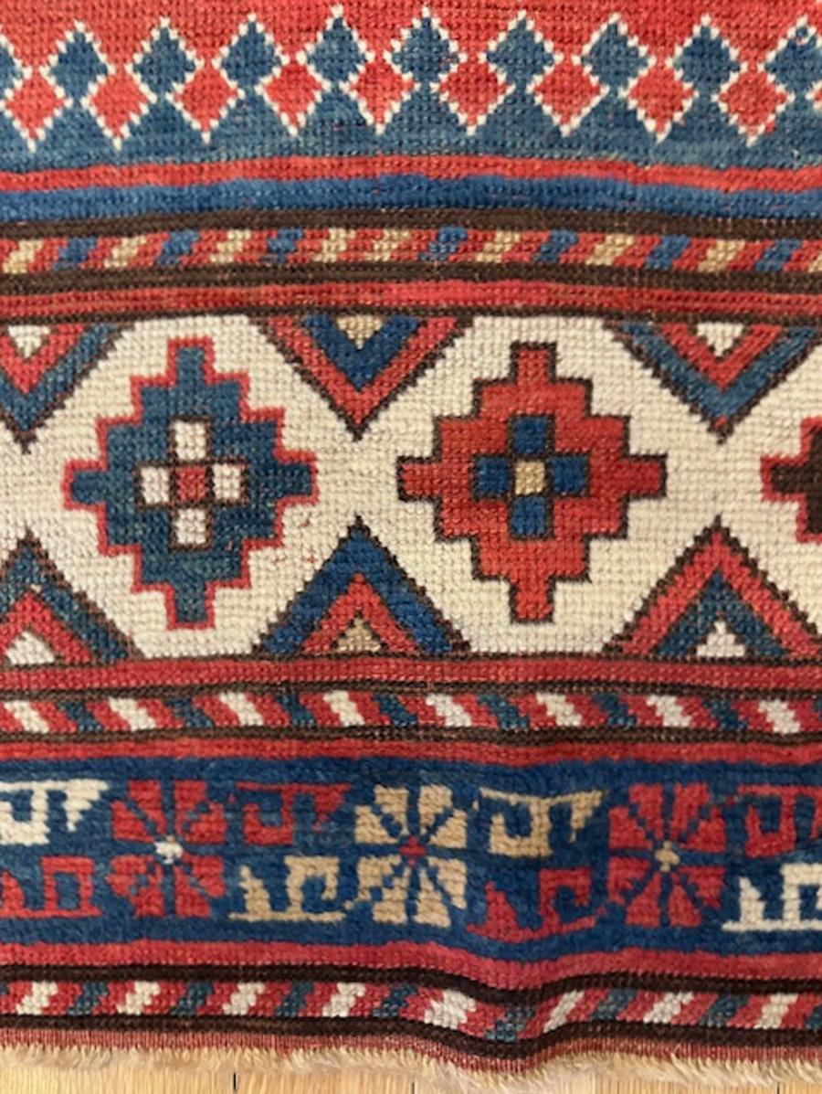 Tapis kazakh d'Arménie, sud-ouest du Caucase

Age : vers 1880

Taille : 7′.7 