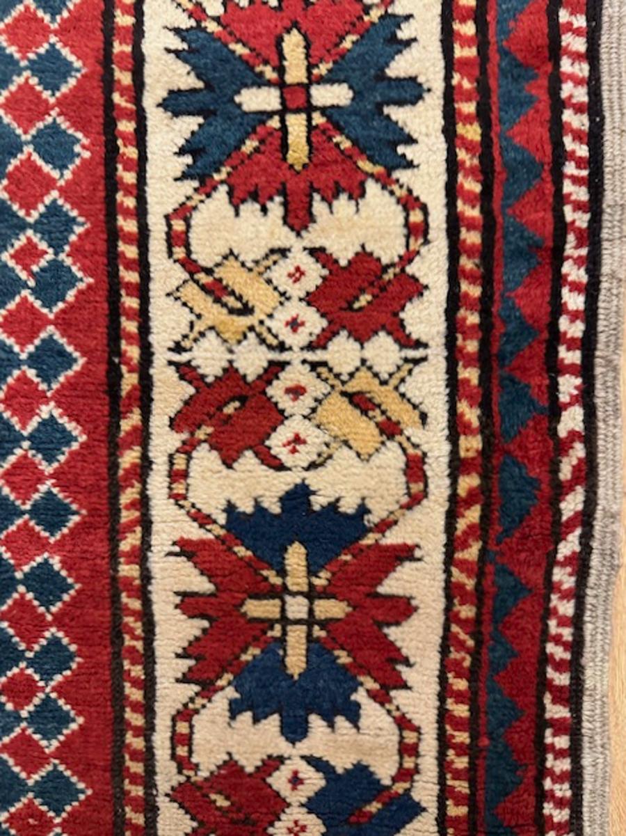 Tissé à la main Tapis kazak en vente