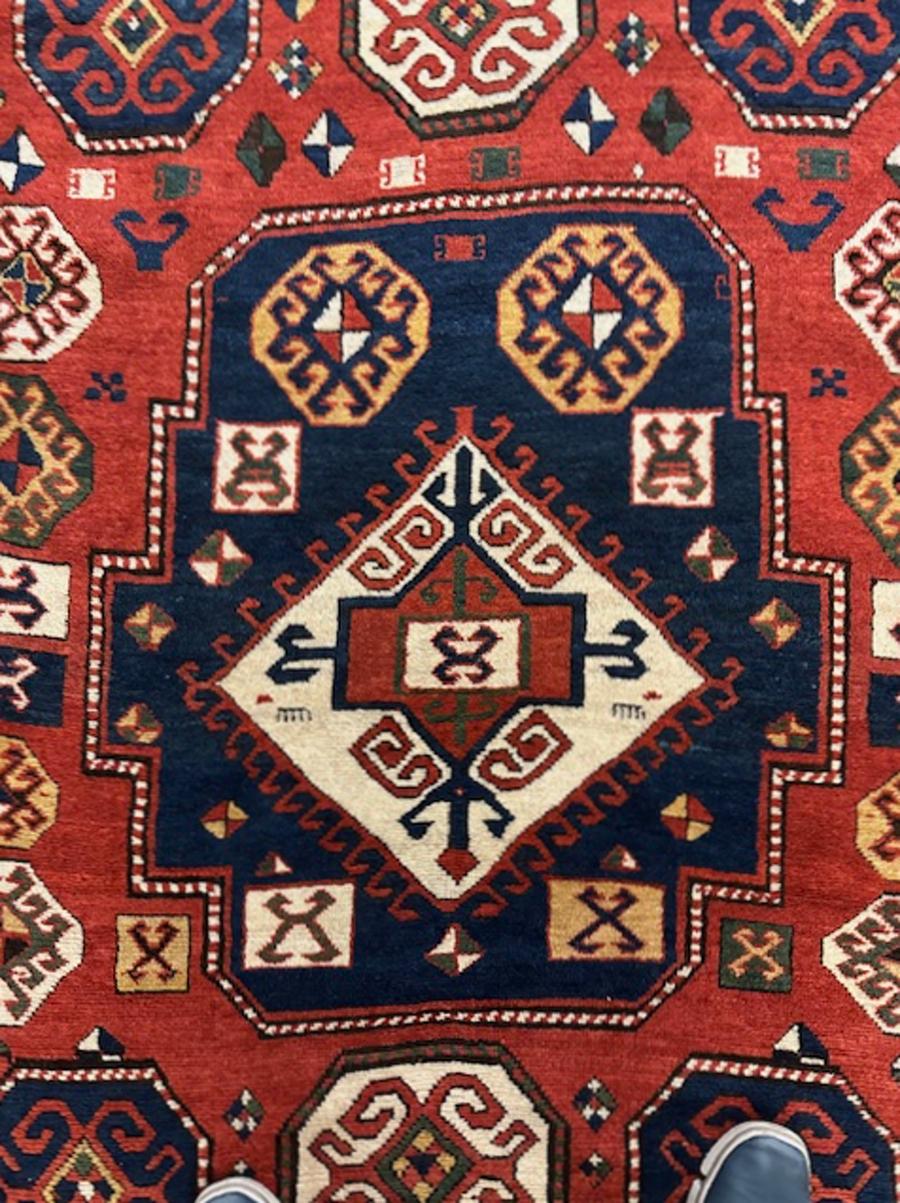 Tissé à la main Tapis kazak en vente