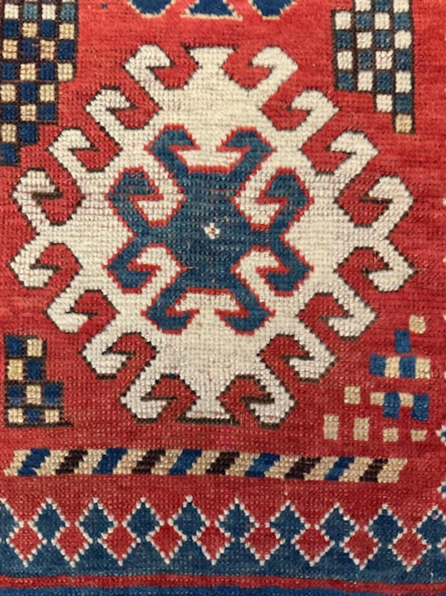 Tissé à la main Tapis kazak en vente