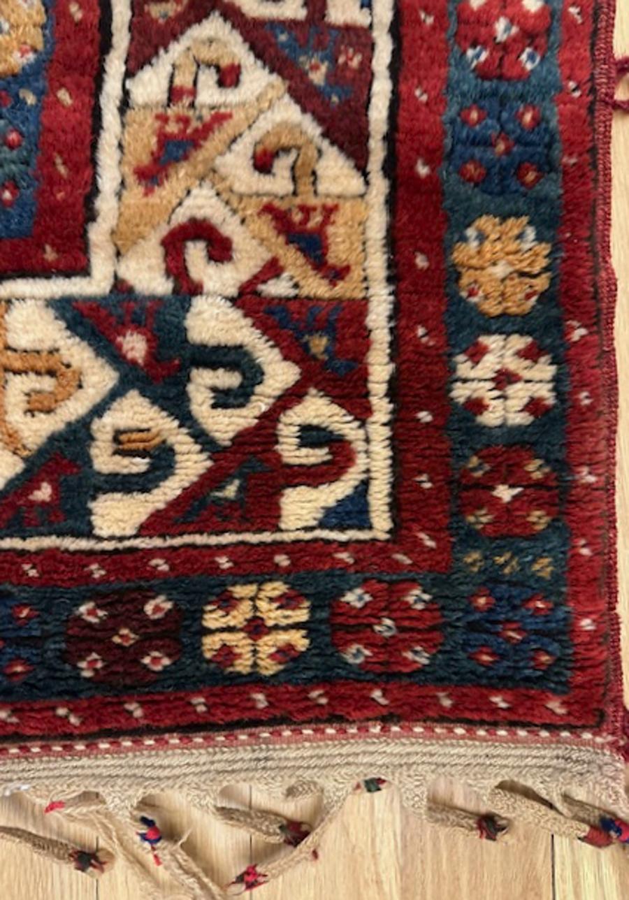 Kazak rug In Excellent Condition For Sale In NEW YORK, NY