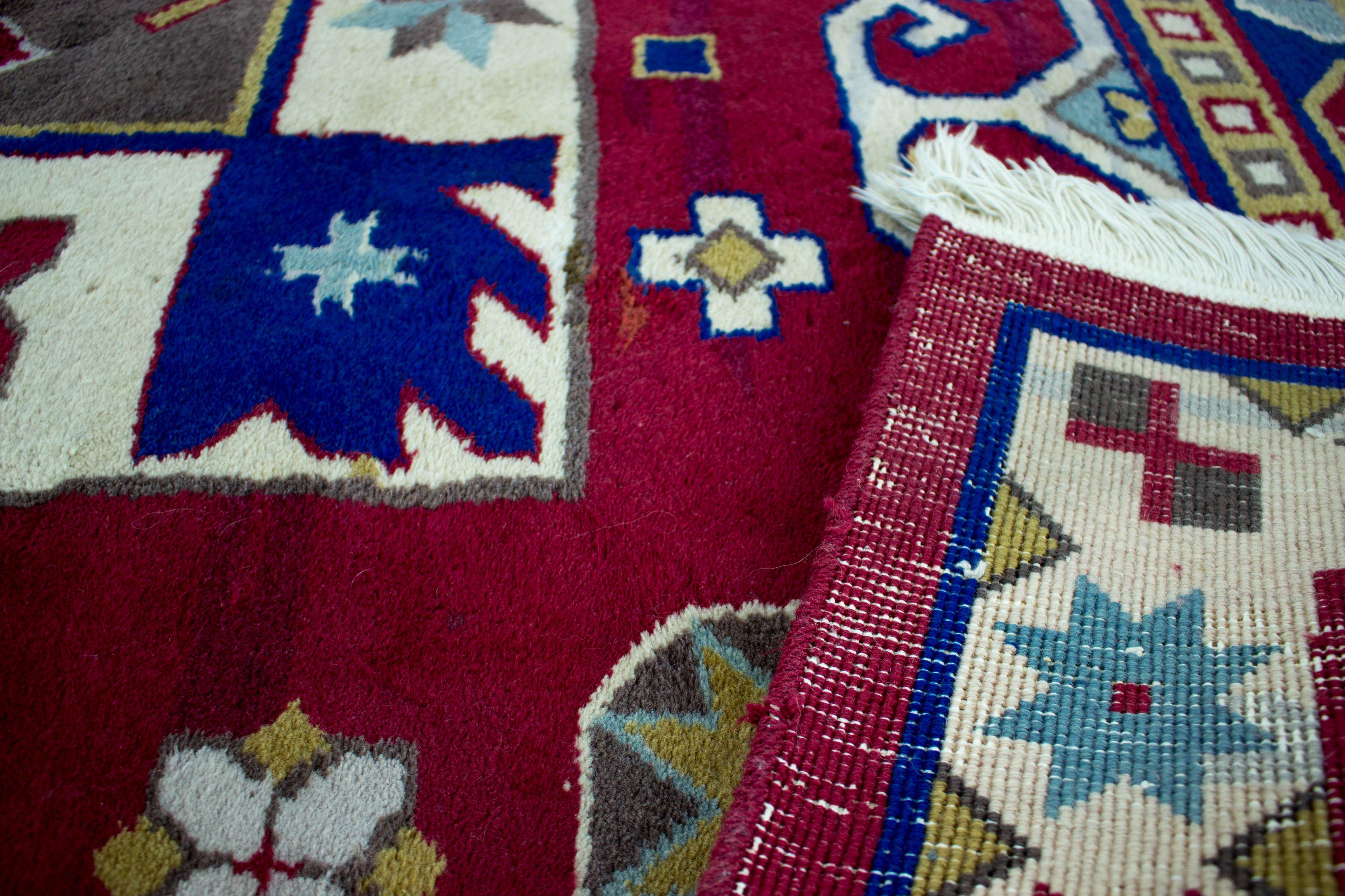 Kazak Rug, Hand Knotted, circa 1960s For Sale 5