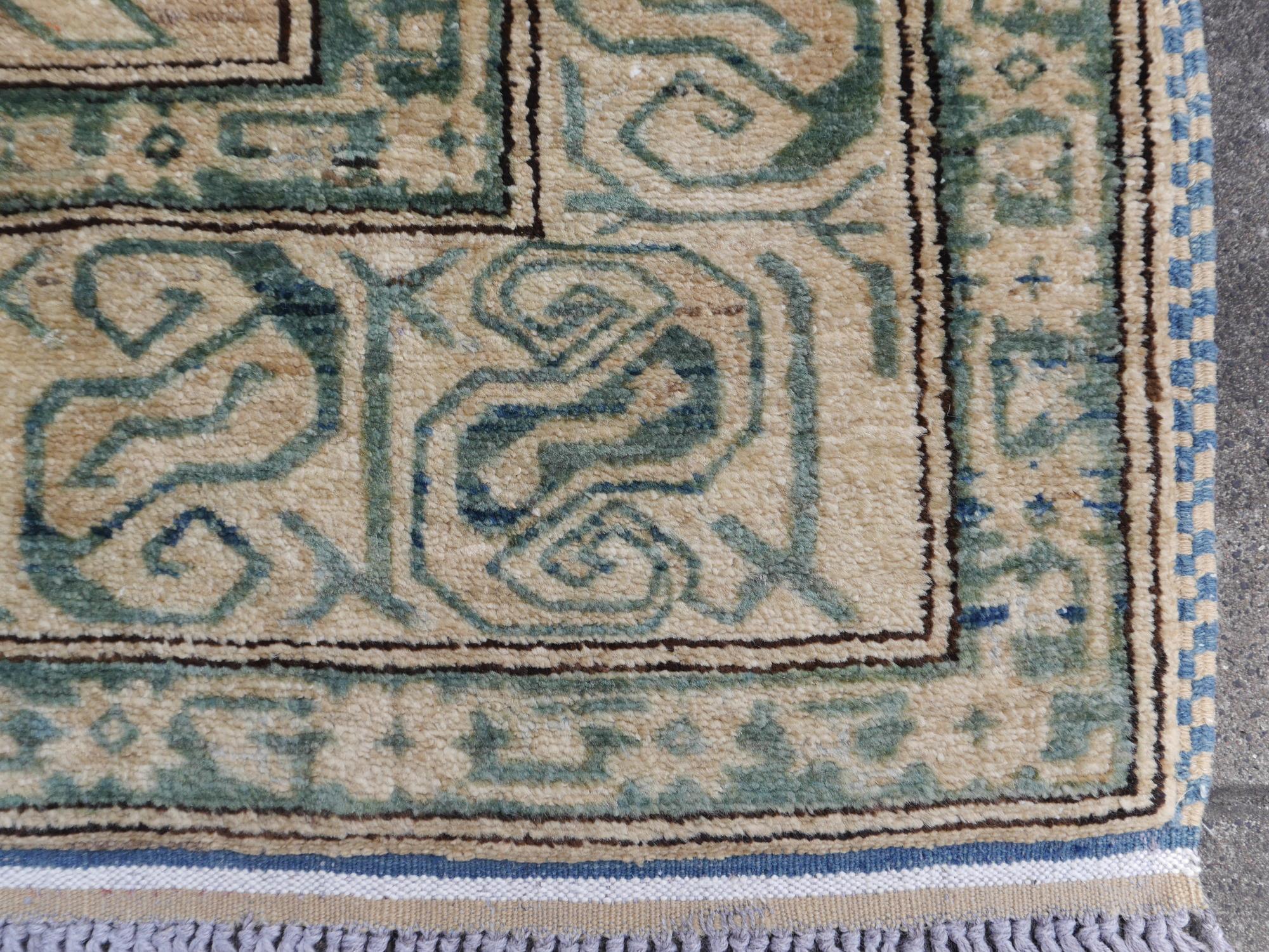 Russischer Teppich im Kazak-Stil in gedämpften Farben aus Afghanistan im Angebot 9