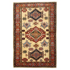 Handgefertigte Kazak-Teppiche, geometrische Teppiche, Teppich für den Verkauf 98 x 143 cm