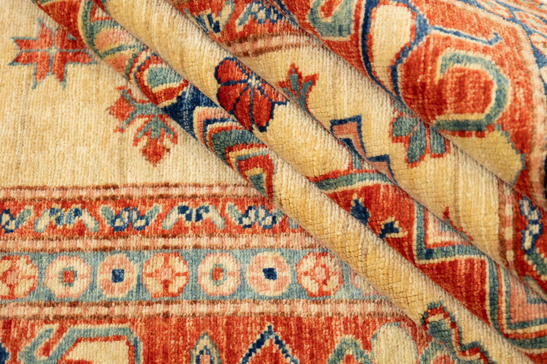 Kazak Style Teppich, handgeknüpft, 7.9 × 5.5 ft - Elfenbein, Rot und Blau im Angebot 1