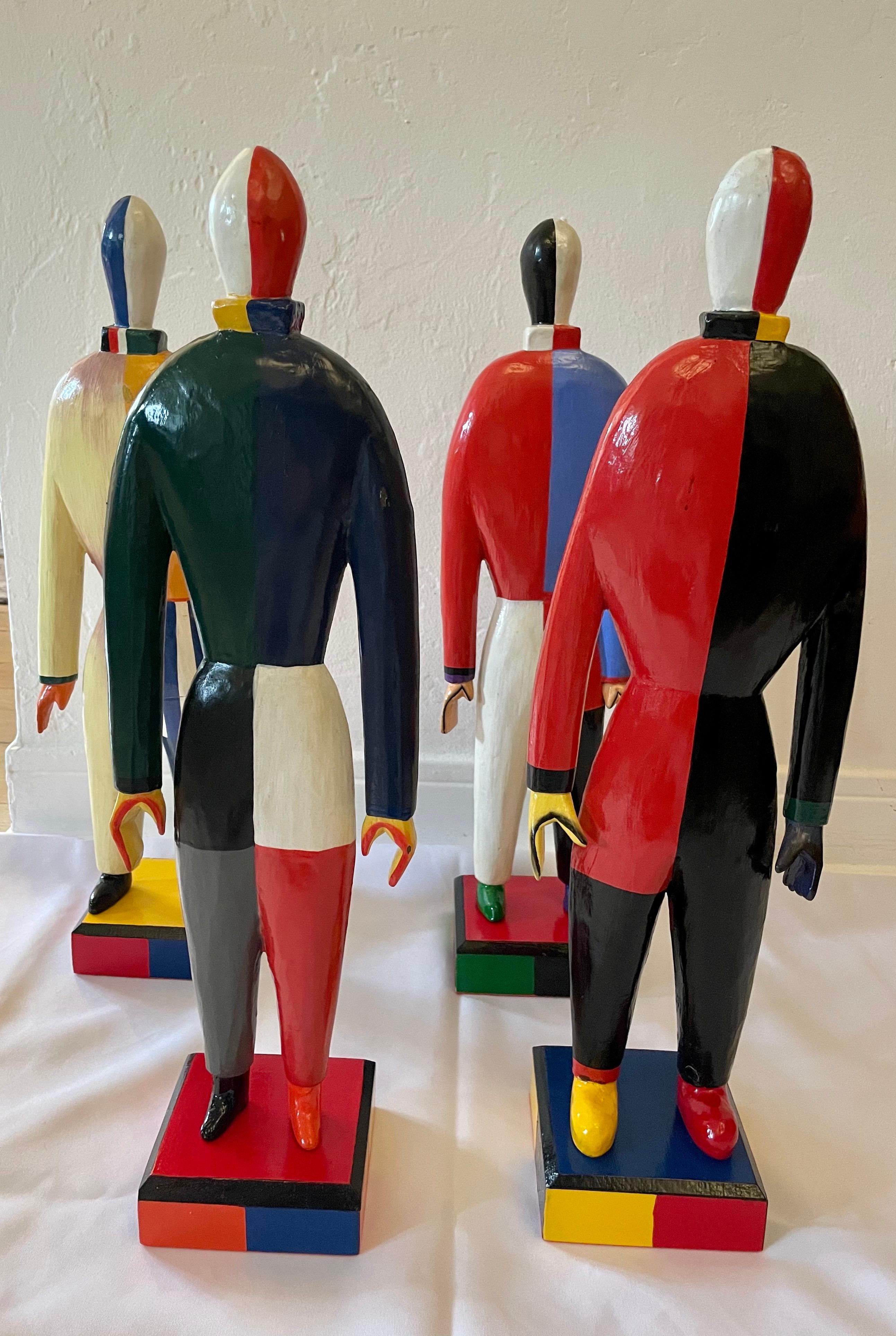 Peint à la main Kazimir Malevich Sculptures avant-gardes Sportsmen, Groupe original de 4 pièces en vente