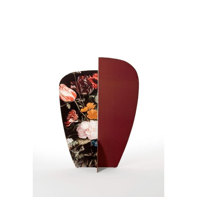 Kazimir screen, Type C, Floral coating in silk by Colé Italia with Julia Douza
Dimensions: H.159 D.116 W.40 cm
Materials: Partition screen with jersey fabric coating with fantasy prints and a steel shaped rusted support;
the structure is composed