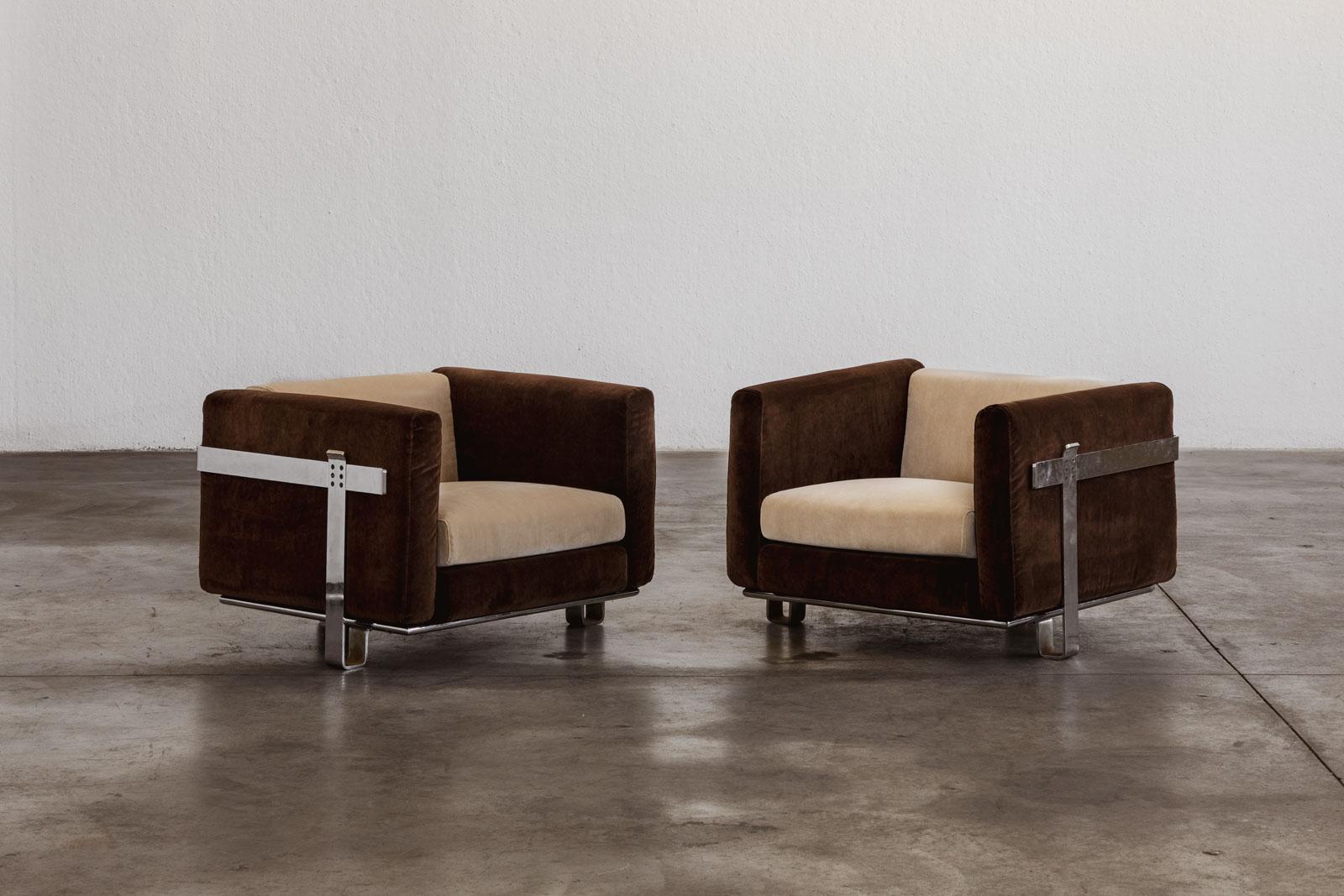 Kazuhide Takahama armchairs for Simon Gavina, Ivory and Brown Velvet, Italy, 1965, set of two

A masterclass in quiet precision.
Designed in 1965 by Kazuhide Takahama for Simon Gavina, these armchairs embody the sculptural tension between structure