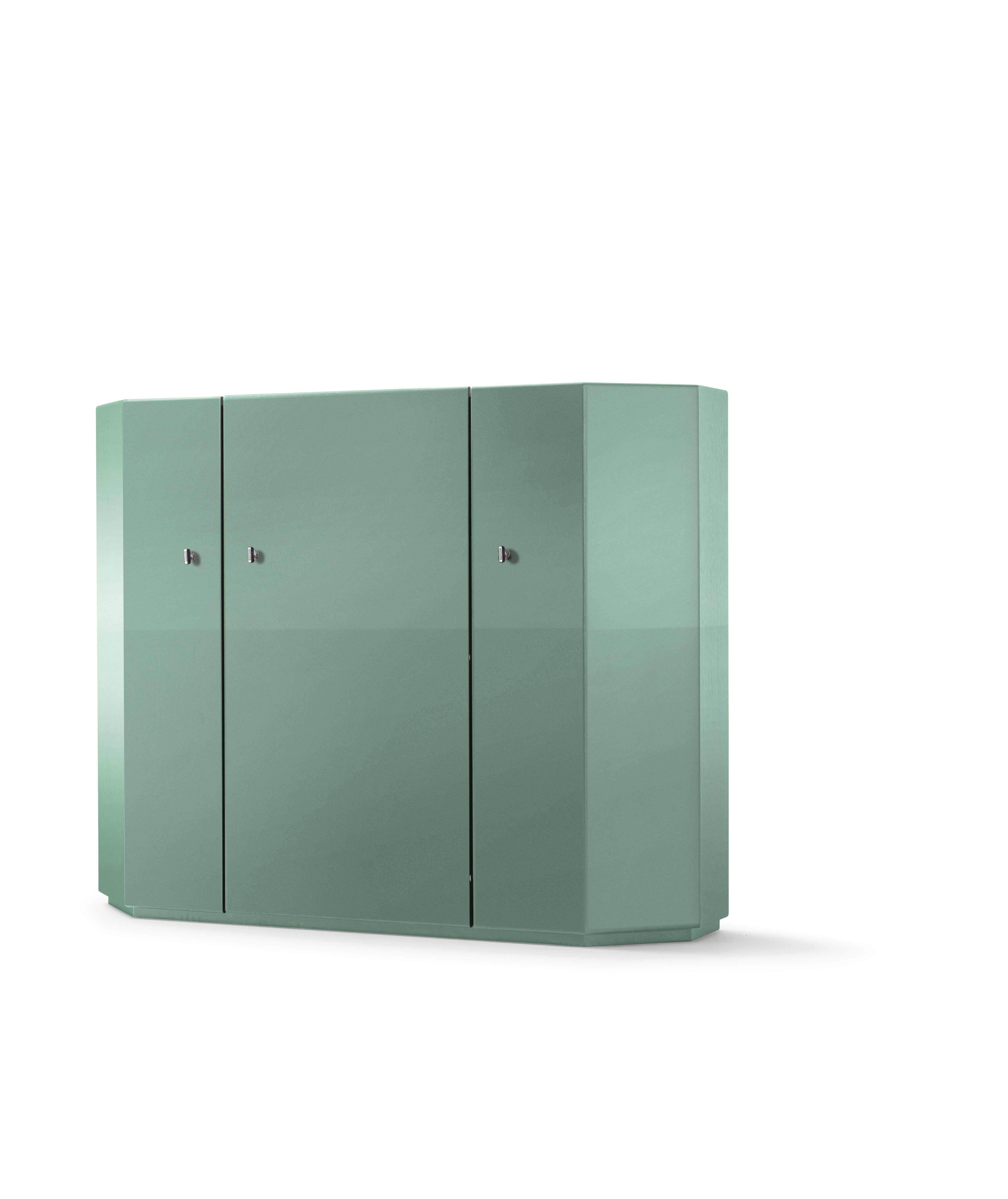 Cabinet Bramante di Kazuhide Takahama per Cassina

Un mobile contenitore di design, simbolo di un classico moderno e senza tempo, con linee eleganti e ordinate su cui l'architetto giapponese Takahama proietta un profondo rapporto con il passato,