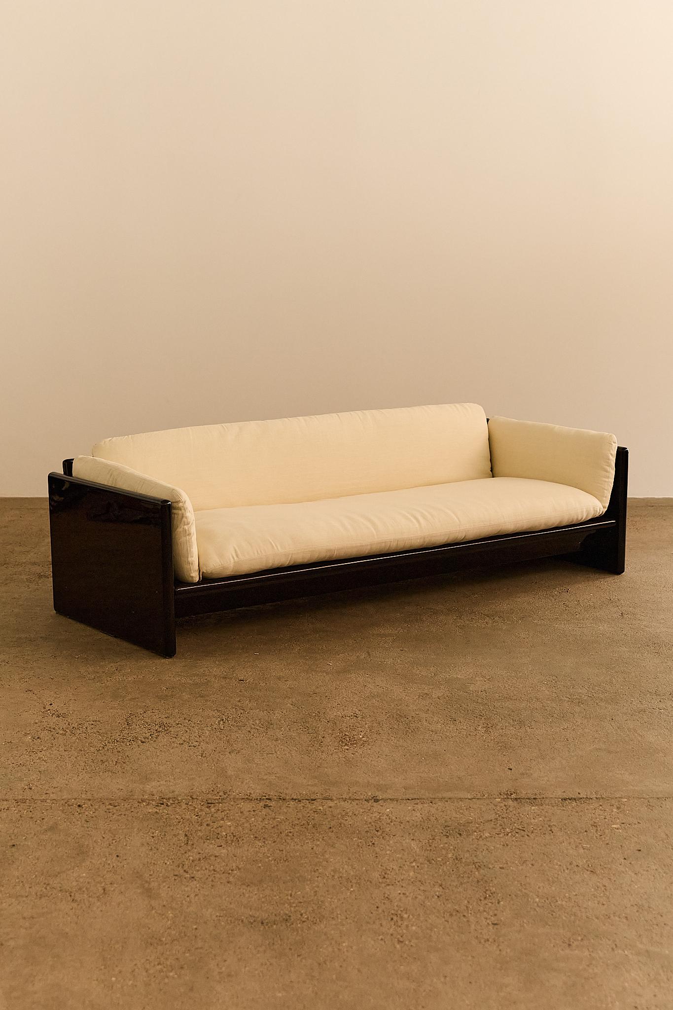 A sculptural 3-seater sofa designed by Kazuhide Takahama for Studio Simon in the 1970s. The frame is crafted from lacquered black wood with Takahama’s signature clean lines and architectural clarity. Newly upholstered in soft Italian linen, the