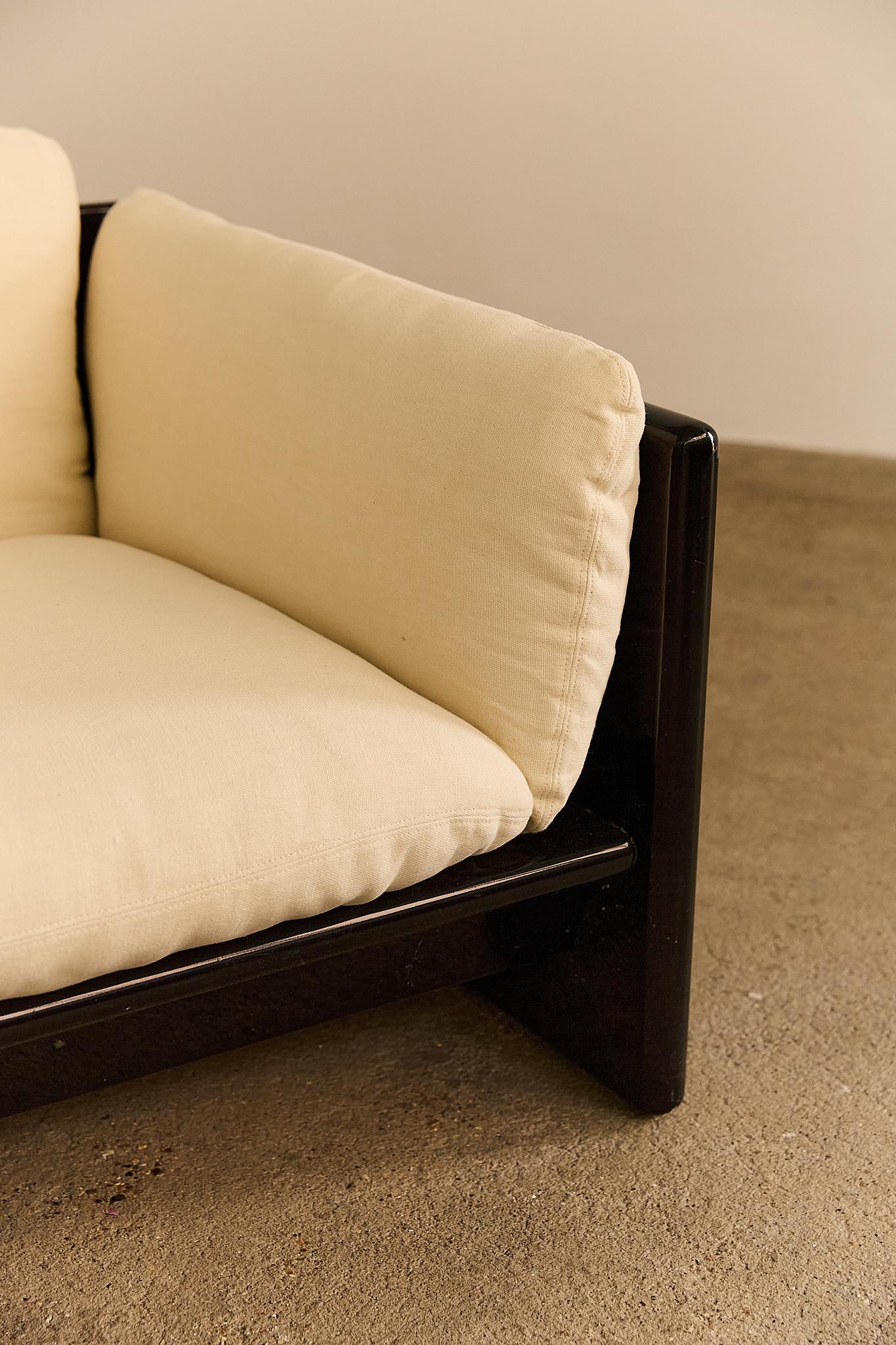 Italiano Kazuhide Takahama Three Seater Sofa in vendita