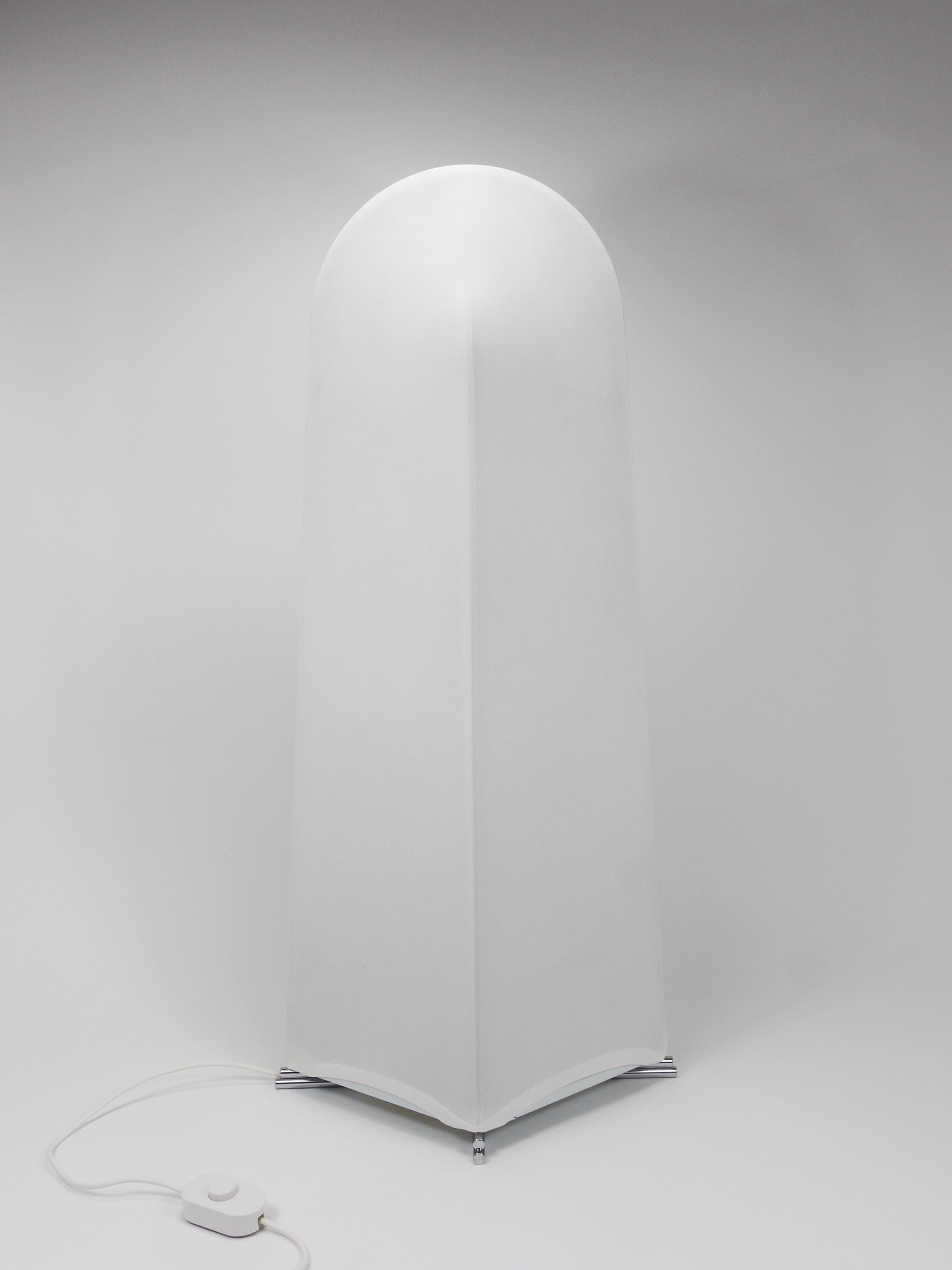 A minimalist yet stunning lamp, model Kazuki 2, designed by Japanese architect and designer Kazuhide Takahama in the 1970s, and manufactured by Sirrah in Italy. This vintage original from the 1970s features a sleek metal frame with subtle chrome