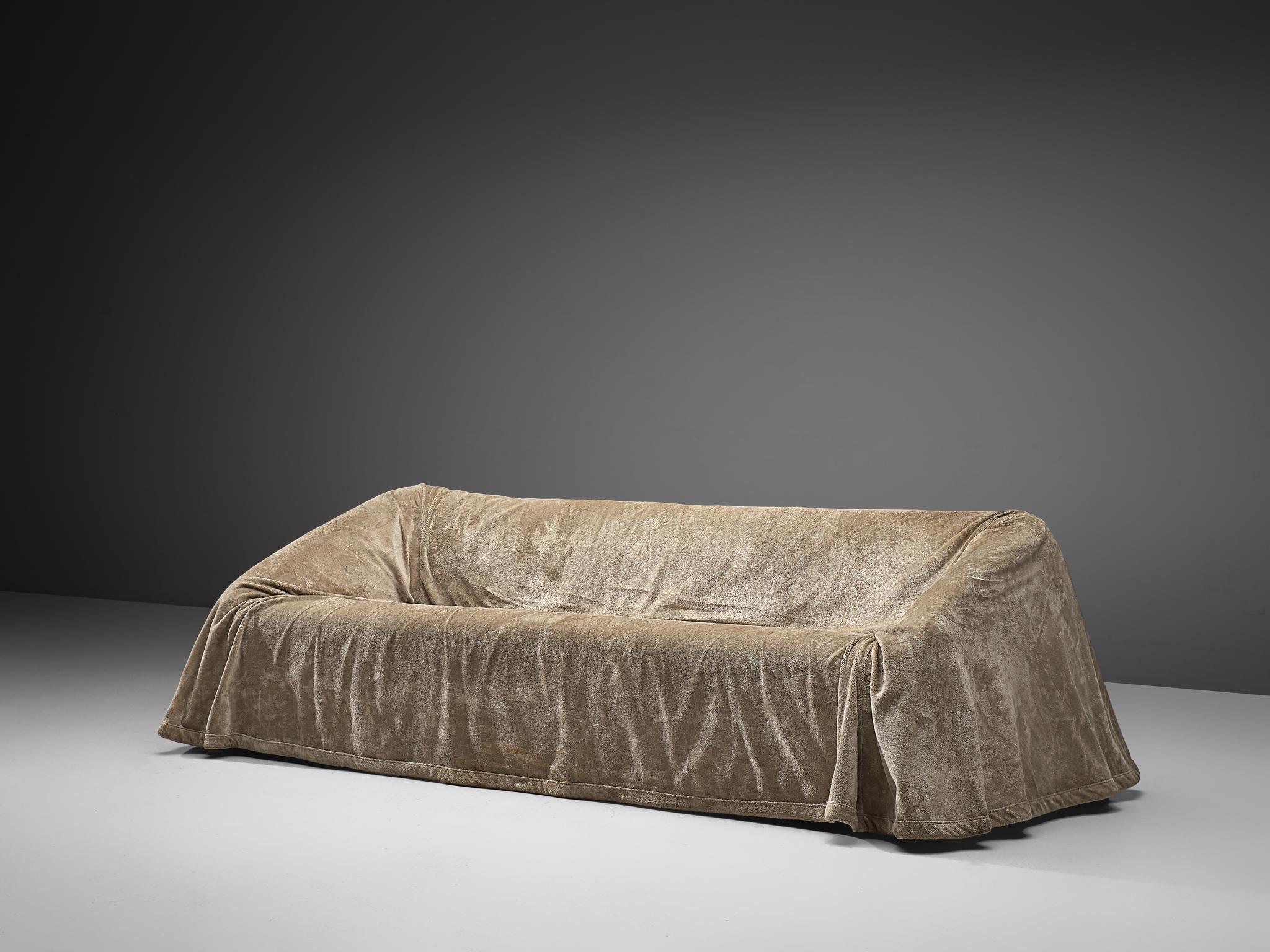 Kazuhide Takahama for Simon, 'Paradisoterrestre Mantilla' Sofa 225, velvet, Italy, 1974.

Stunning and serene Mantilla sofa by Kazuhide Takahama. The Mantilla's name comes from the mantle which covers it, thus distinguishing its look. The idea comes