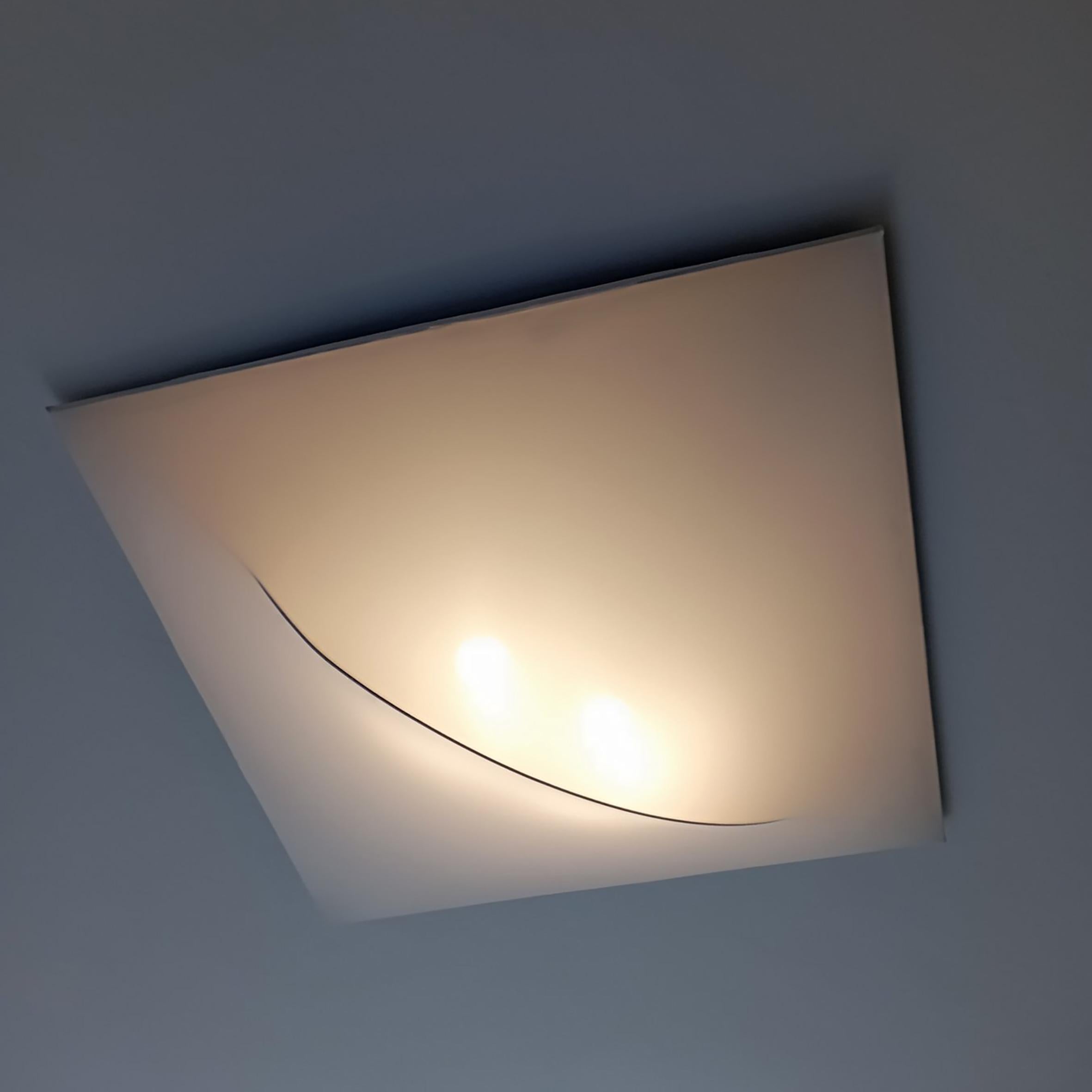 Kazuhide Takahama (1930-2010)

Saori 52

Una plafoniera quadrata in tela bianca e metallo, con la tela bianca tesa su uno stelo ad arco obliquo su un supporto metallico piatto.
Prodotto da Sirrah, Imola.
Circa 1973.


Letteratura

Giuliana Gramigna,