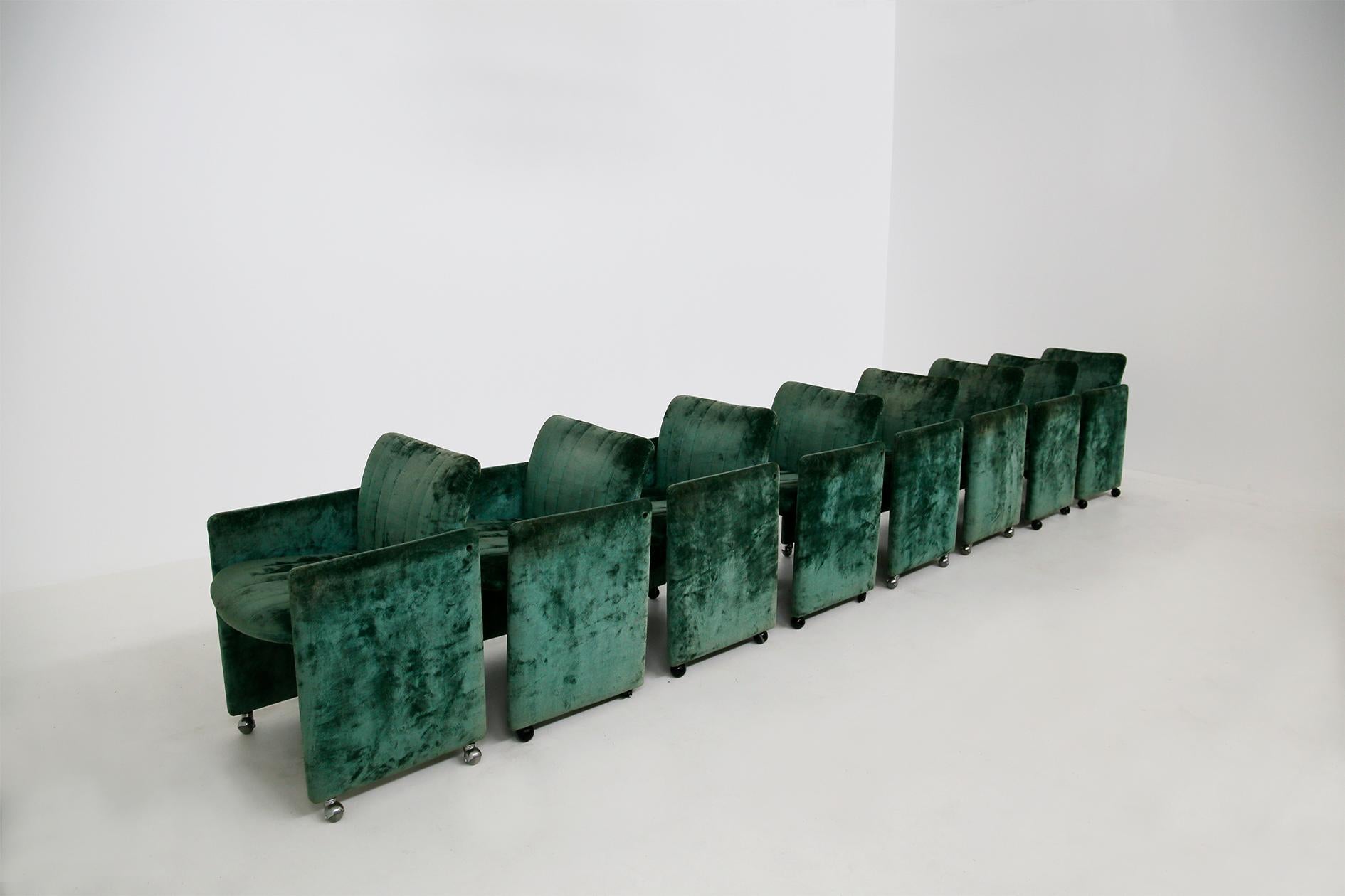 Set of 10 chairs model Montebello production Gavina green velvet, 1980
Lot consisting of ten armchairs designed by Kazuhide Takahama on wheels model 