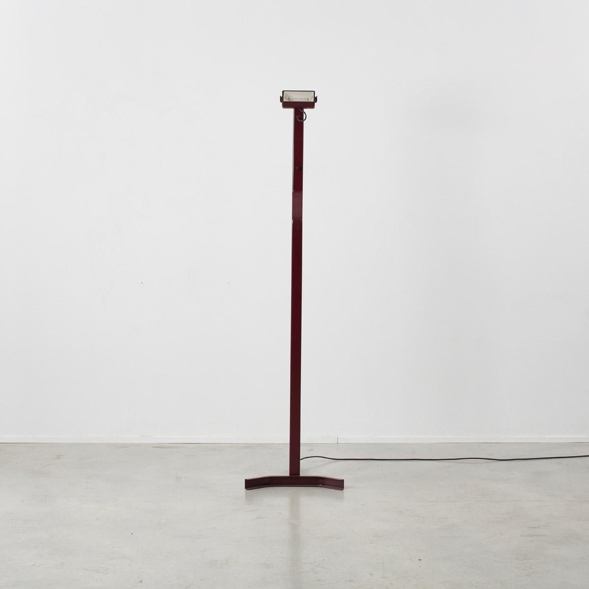 Kazuhide Takahama was born in Japan in 1930 and after completing his studies in Architecture in Tokyo he started working in Kazuo Fuioka’s studio. In 1957, he went to Italy to visit the Triennale in Milan where he met Dino Gavina. He developed his