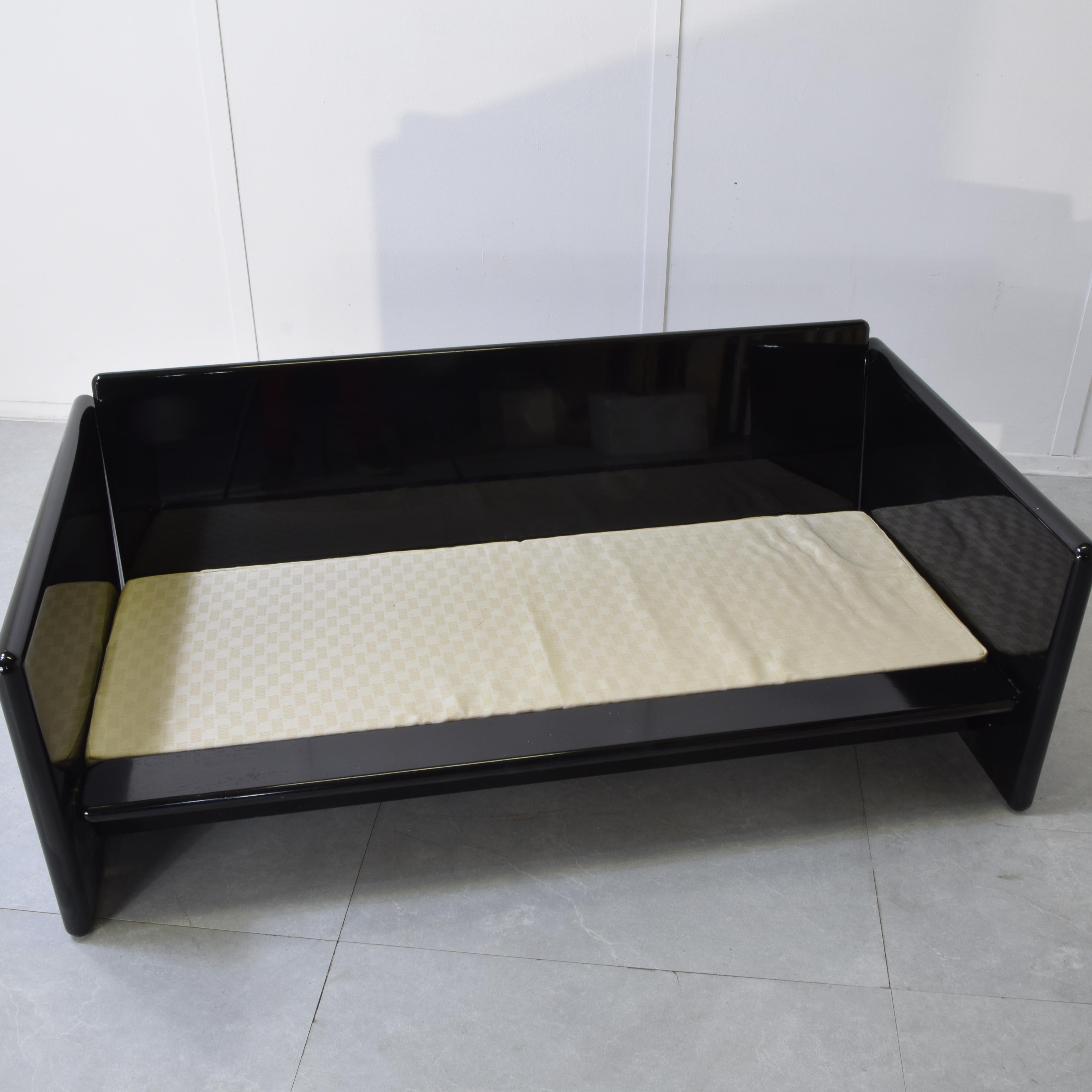 Kazuhide Takahama sofa for Simon Gavina 1970s (Moderne der Mitte des Jahrhunderts) im Angebot