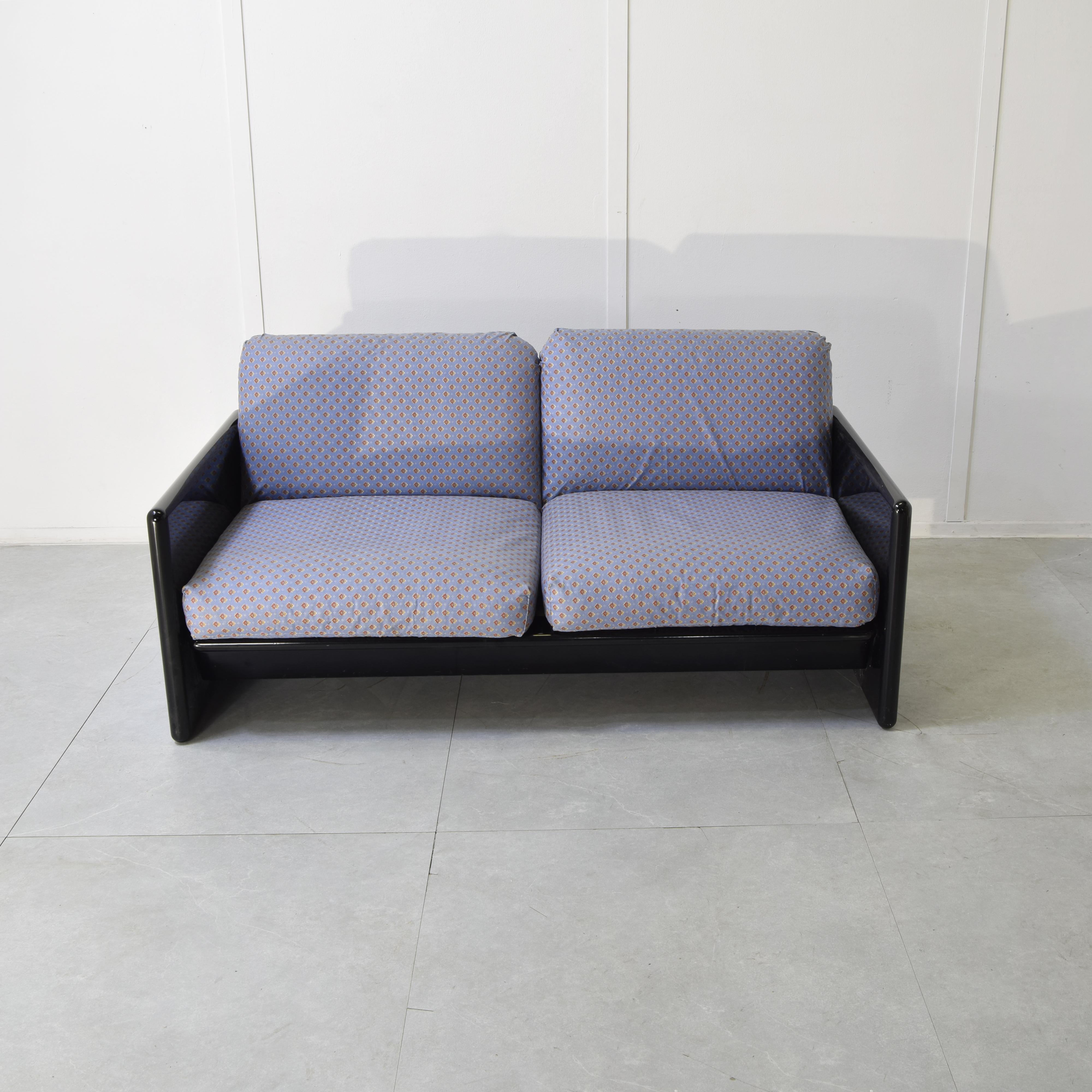 Kazuhide Takahama sofa for Simon Gavina 1970s (Lackiert) im Angebot