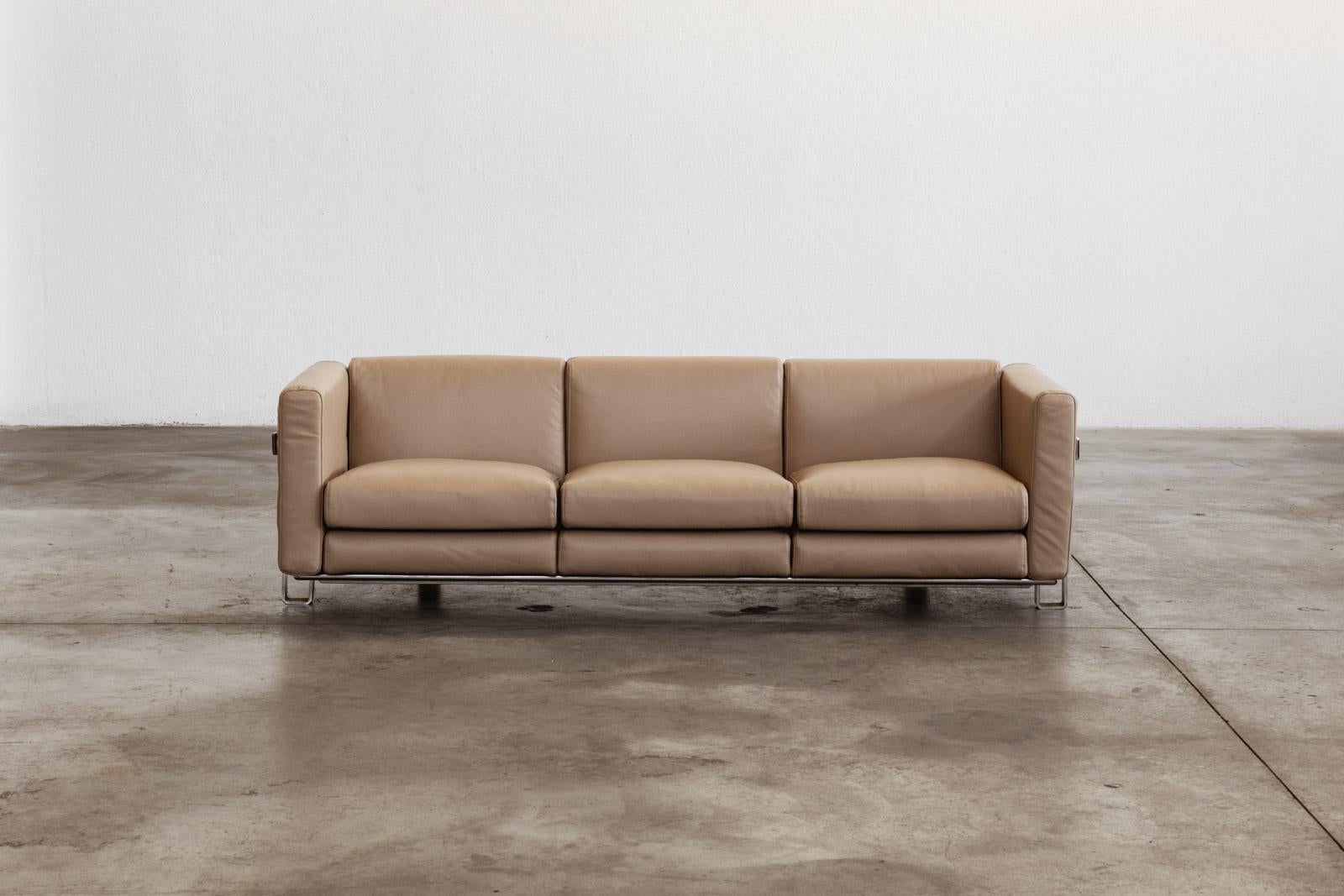 Kazuhide Takahama Three-seater Sofa for Simon Gavina, Natural Leather, 1965 In Excellent Condition For Sale In Lonigo, Veneto
