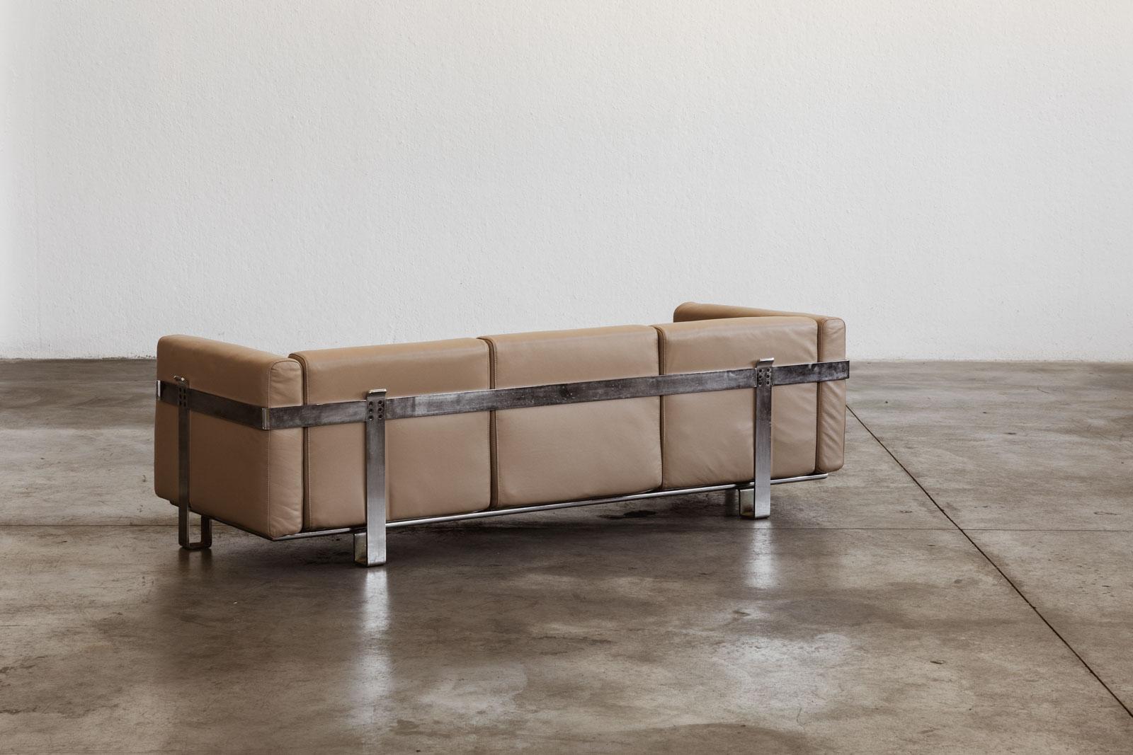 Kazuhide Takahama Three-seater Sofa for Simon Gavina, Natural Leather, 1965 For Sale 2