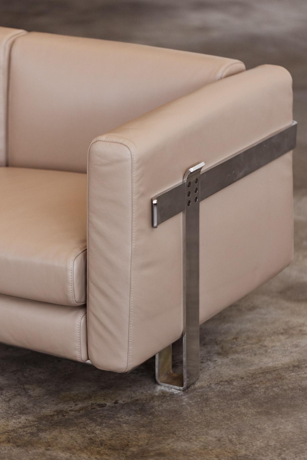 Kazuhide Takahama Three-seater Sofa for Simon Gavina, Natural Leather, 1965 For Sale 3