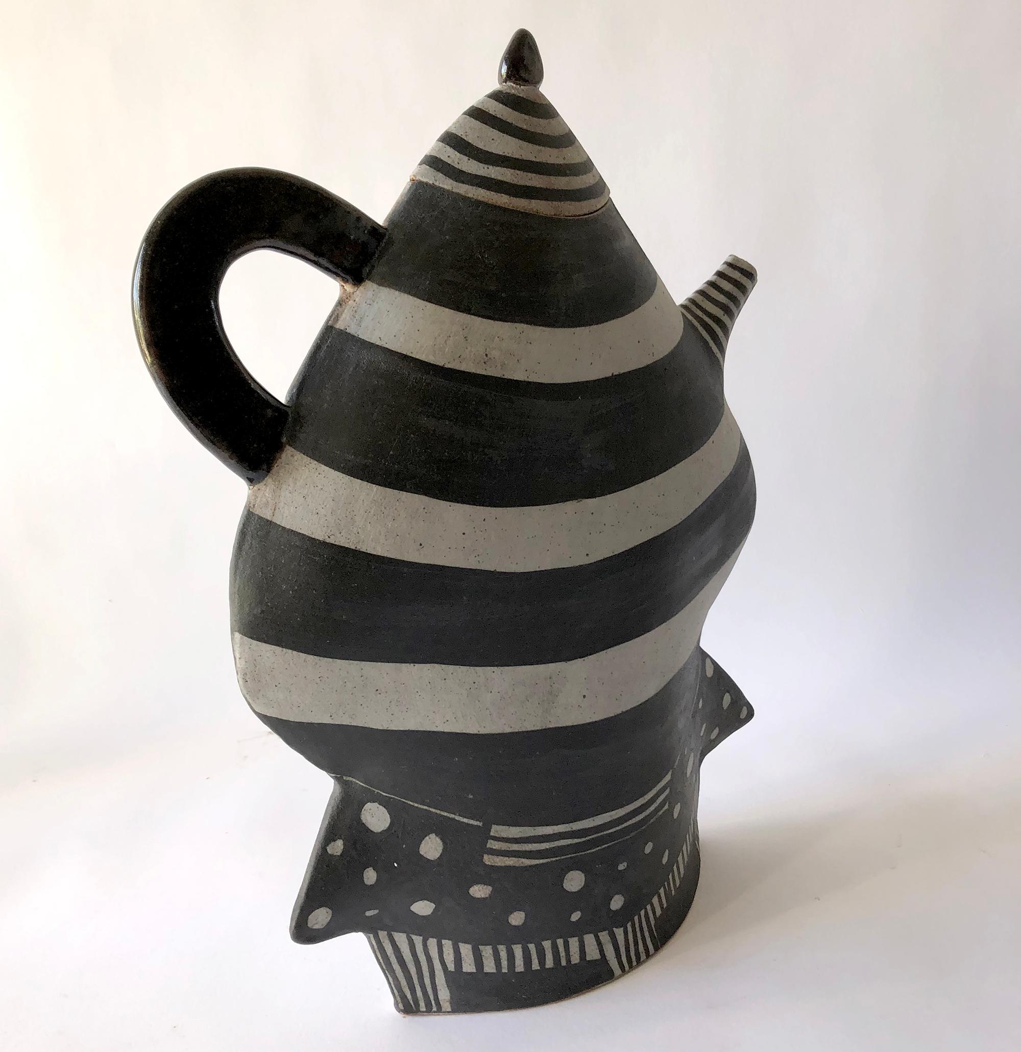 Kazuko Matthews Post Modern California Studio Stoneware Teapot with Lid In Good Condition For Sale In Palm Springs, CA