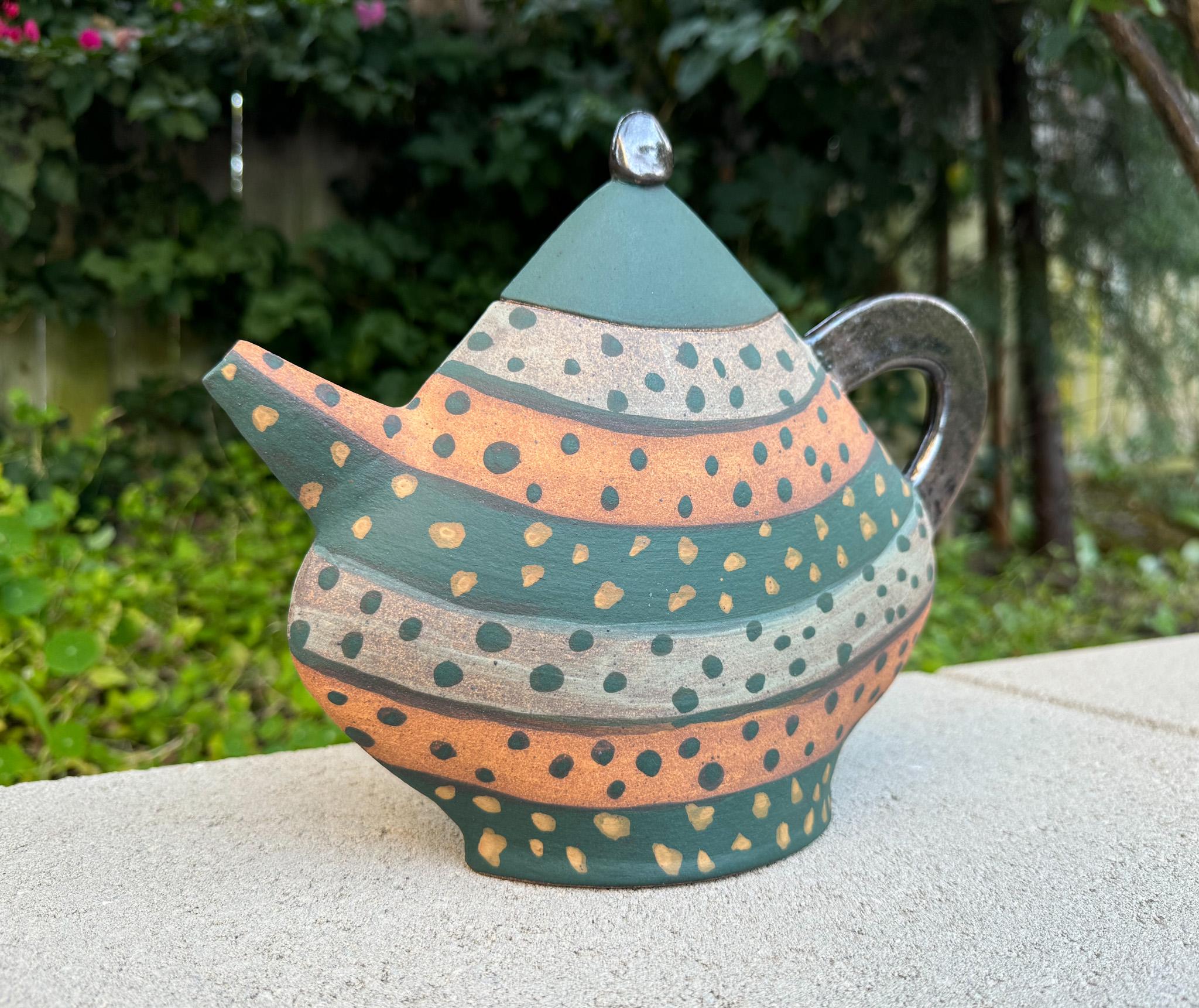 Tetera de cerámica postmoderna Kazuko Matthews, California, años 80 en venta 5