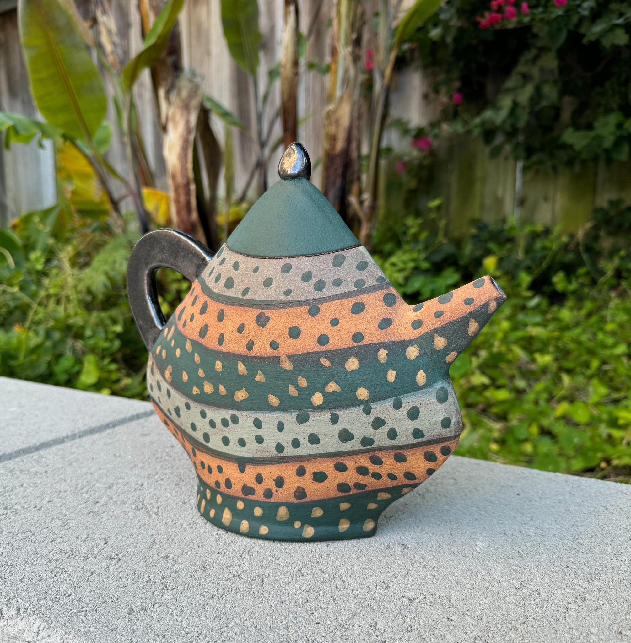 Tetera de cerámica postmoderna Kazuko Matthews, California, años 80 siglo XX en venta