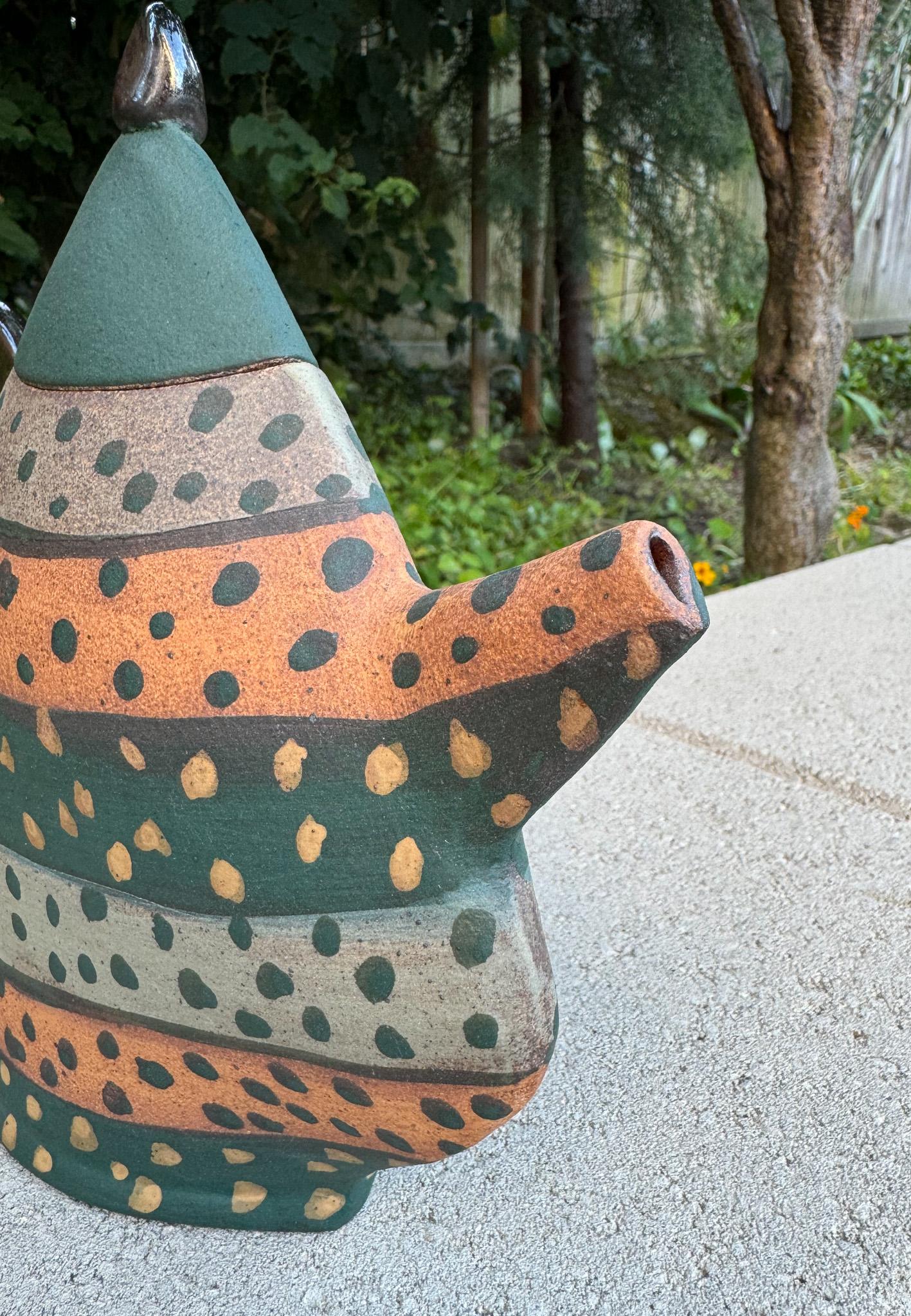 Tetera de cerámica postmoderna Kazuko Matthews, California, años 80 en venta 1