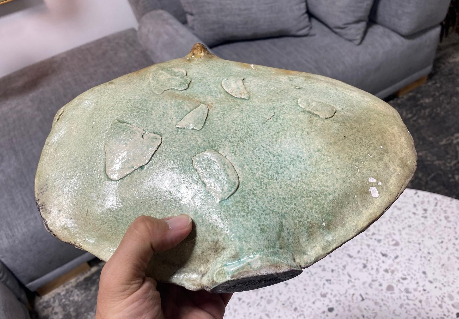 Kazuko Matthews Signed Flattened Green Glazed Sculptural Pottery Vase Vessel For Sale 8