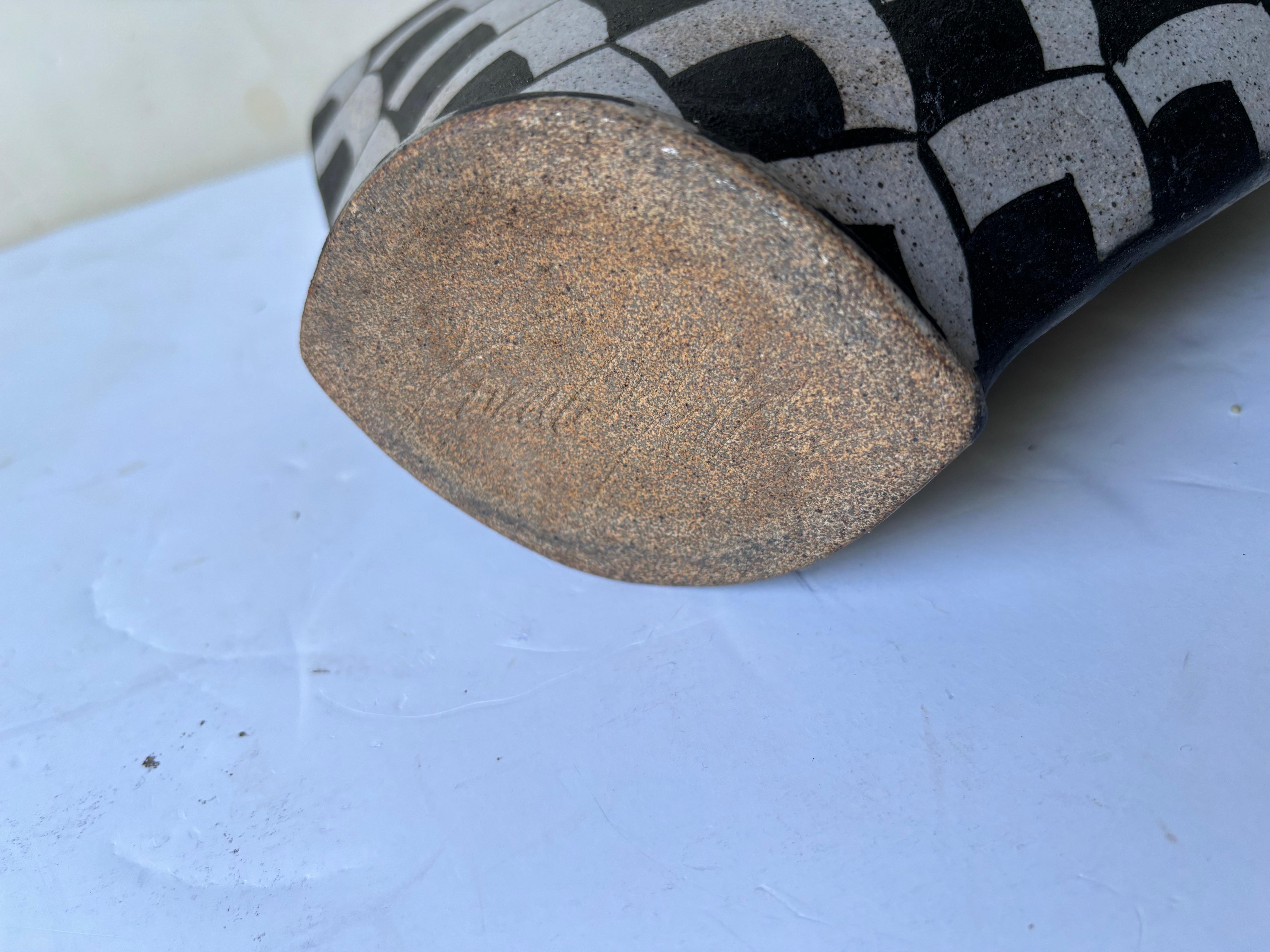 Américain Kazuko Matthews vase en céramique post-moderne en vente