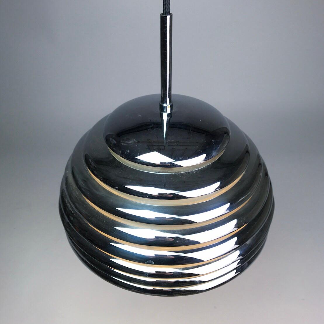 Beautiful Saturno chrome ceiling light by Kazuo Motozawa for Staff Leuchten, Germany 1970s. 

This contemporary designed ceiling light consists of eight chrome-plated rings with white lacquer to the inside. 

Stunning condition without any chips