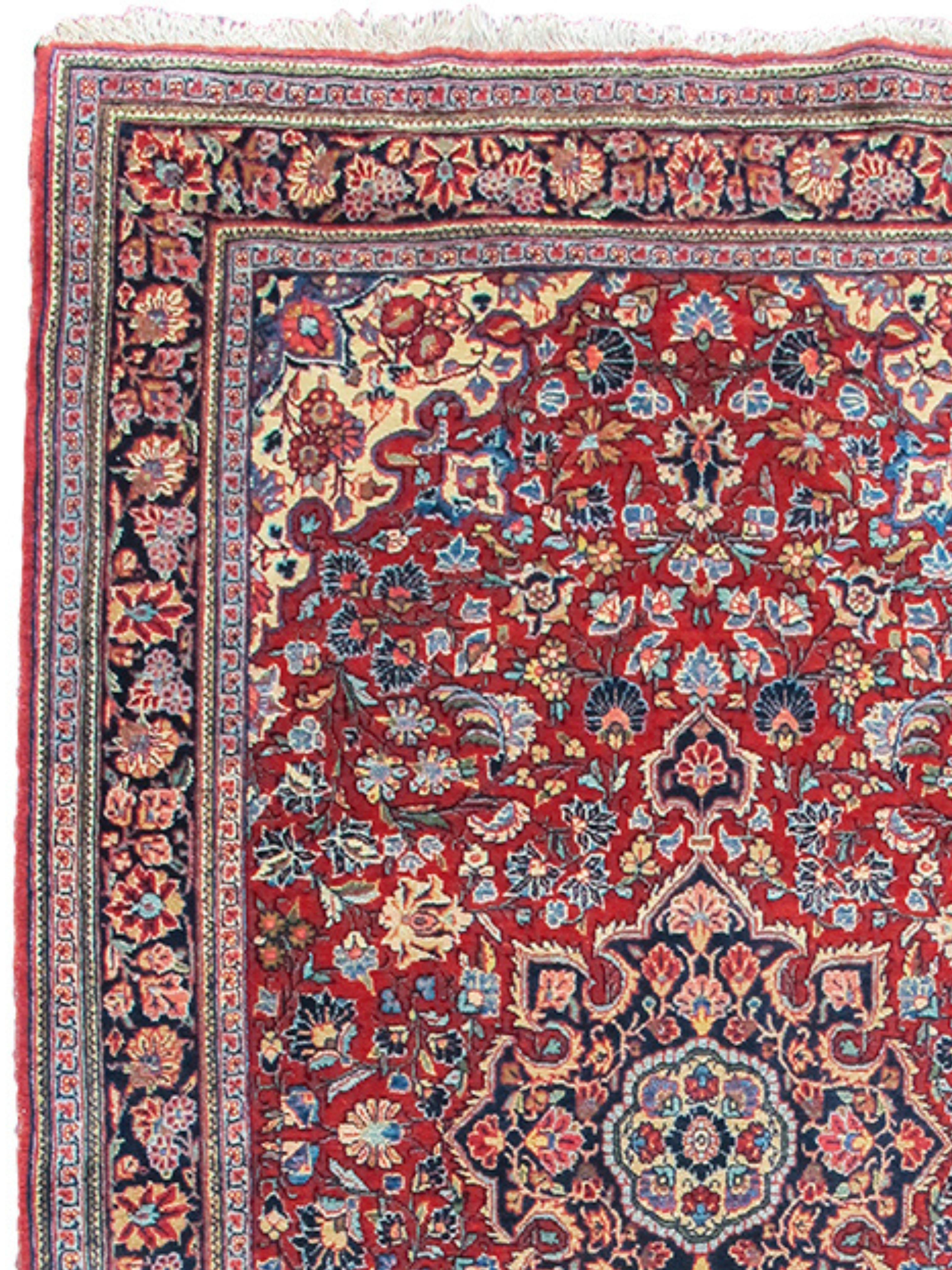 Kazvin-Teppich, um 1940 (Handgeknüpft) im Angebot
