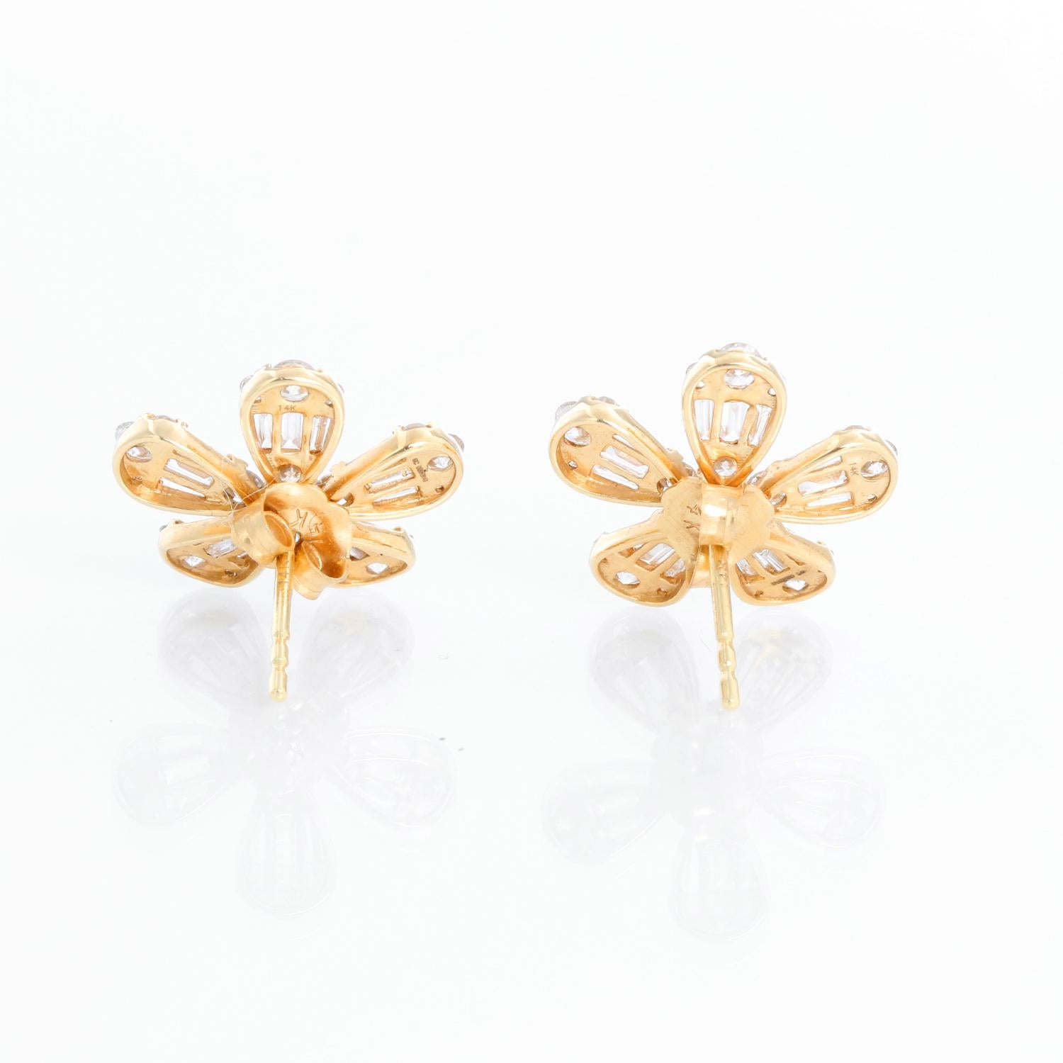 KC Design Diamond Flower Studs 1.51 Cts In Excellent Condition For Sale In Dallas, TX