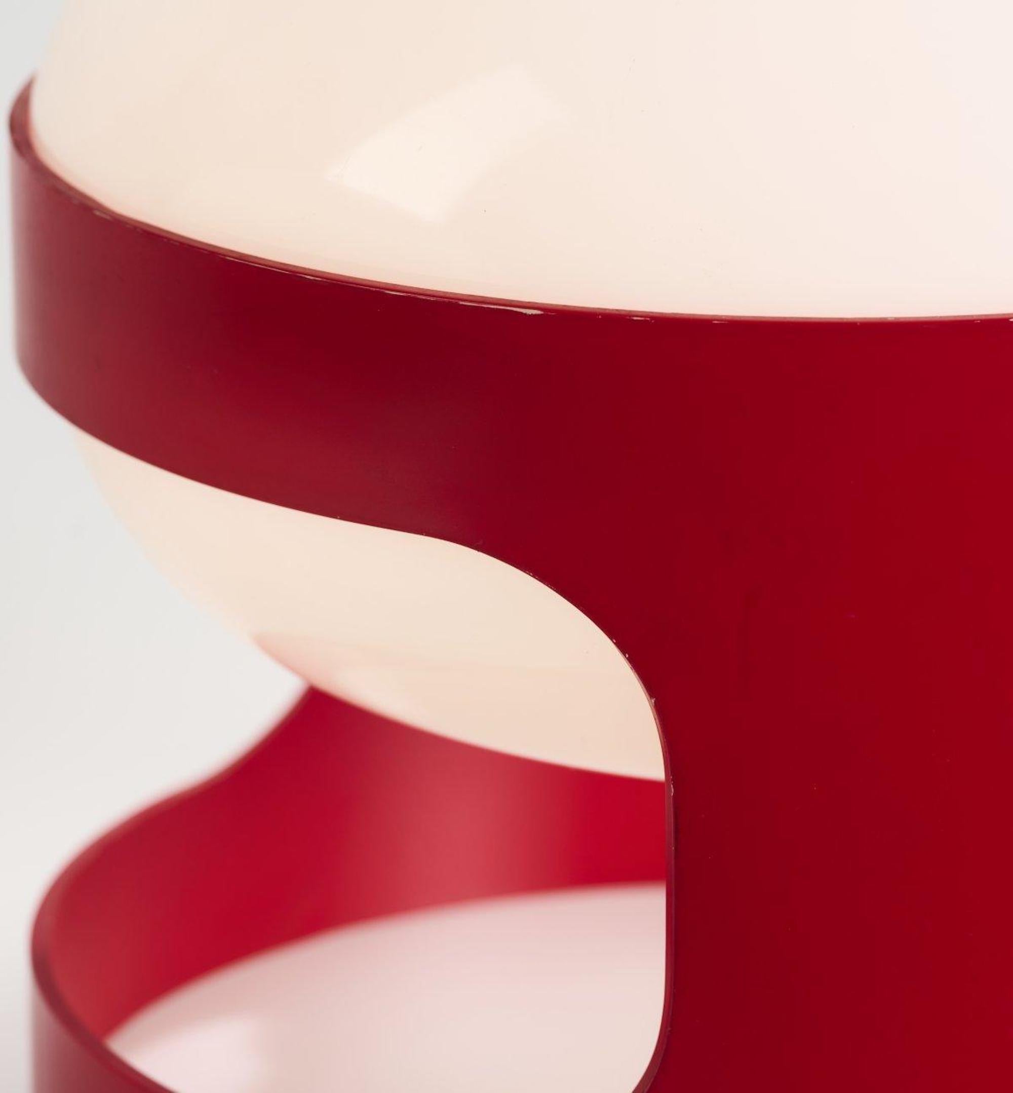 KD 27 table Lamp was designed by Joe Colombo, 1967.

Made by Kartell.

H. 23 cm, Ø 25 cm.

Noviglio. Plastic, white and red.

Ref. Gramigna, Repertorio 1950 - 1980, Milan 2001, p. 262.

Good condition.