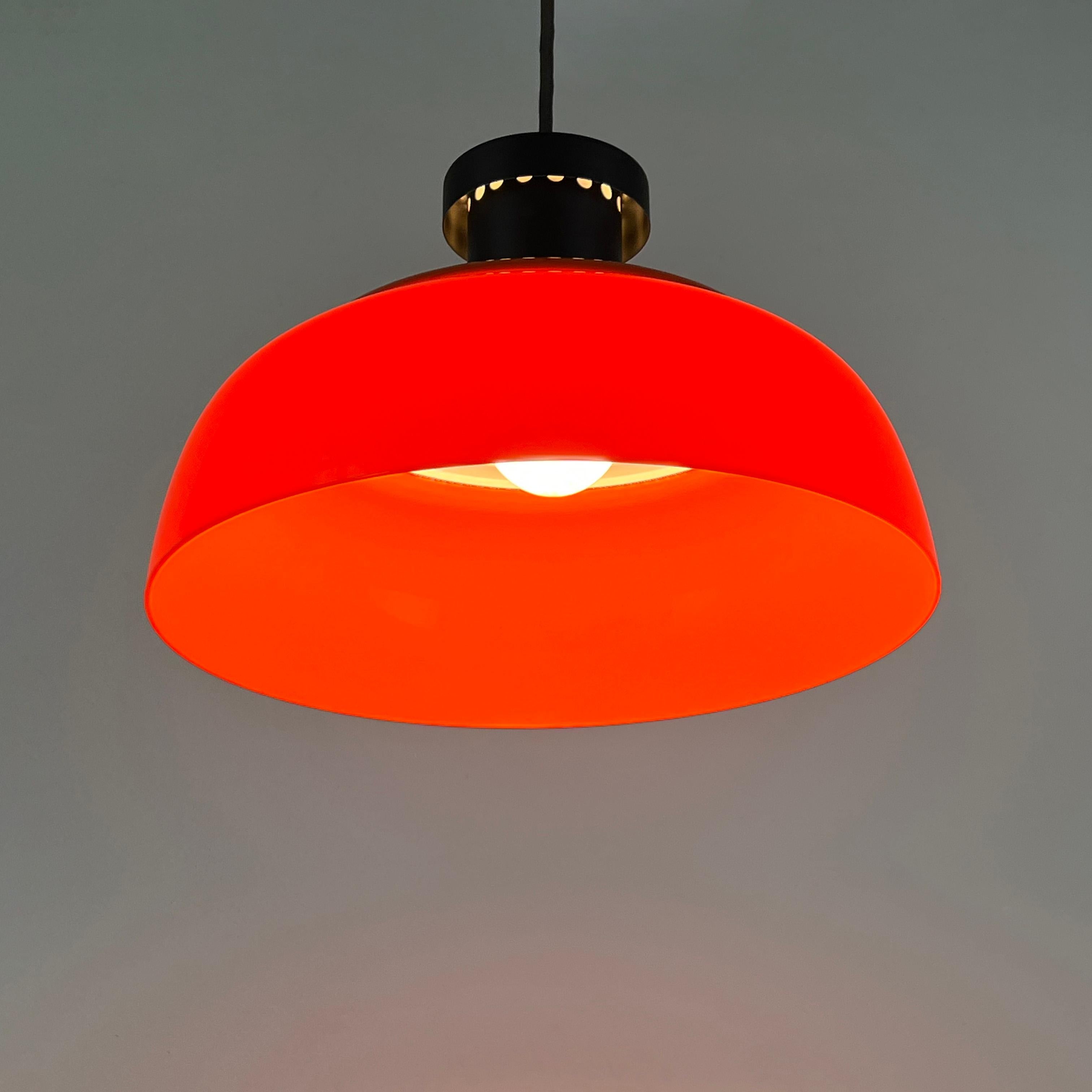 Orangefarbene KD7 Pendelleuchte von Achille & Pier Giacomo Castiglioni für Kartell, Italien (Moderne der Mitte des Jahrhunderts) im Angebot