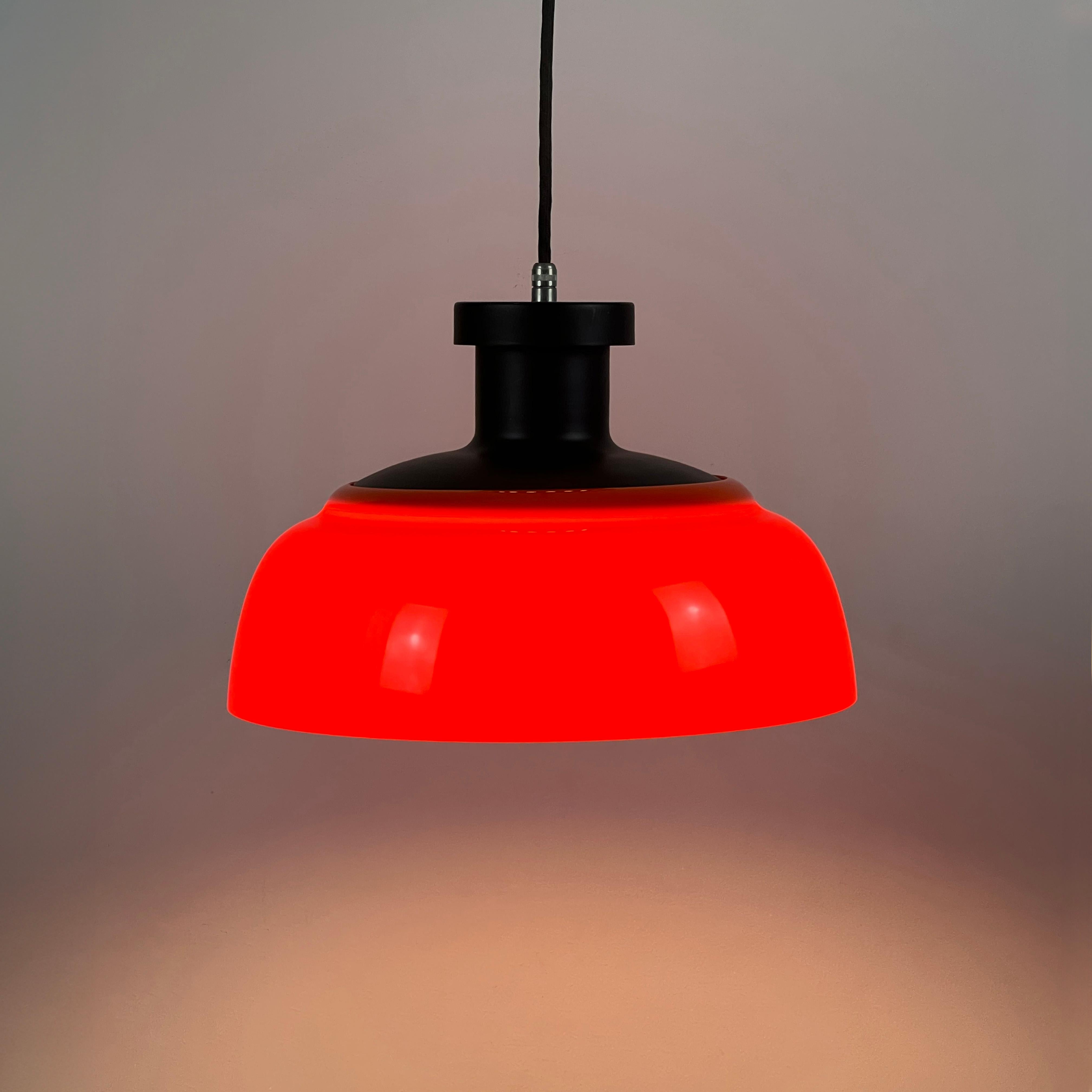 Italian KD7 Orange Pendant Lamp by Achille & Pier Giacomo Castiglioni for Kartell, Italy For Sale