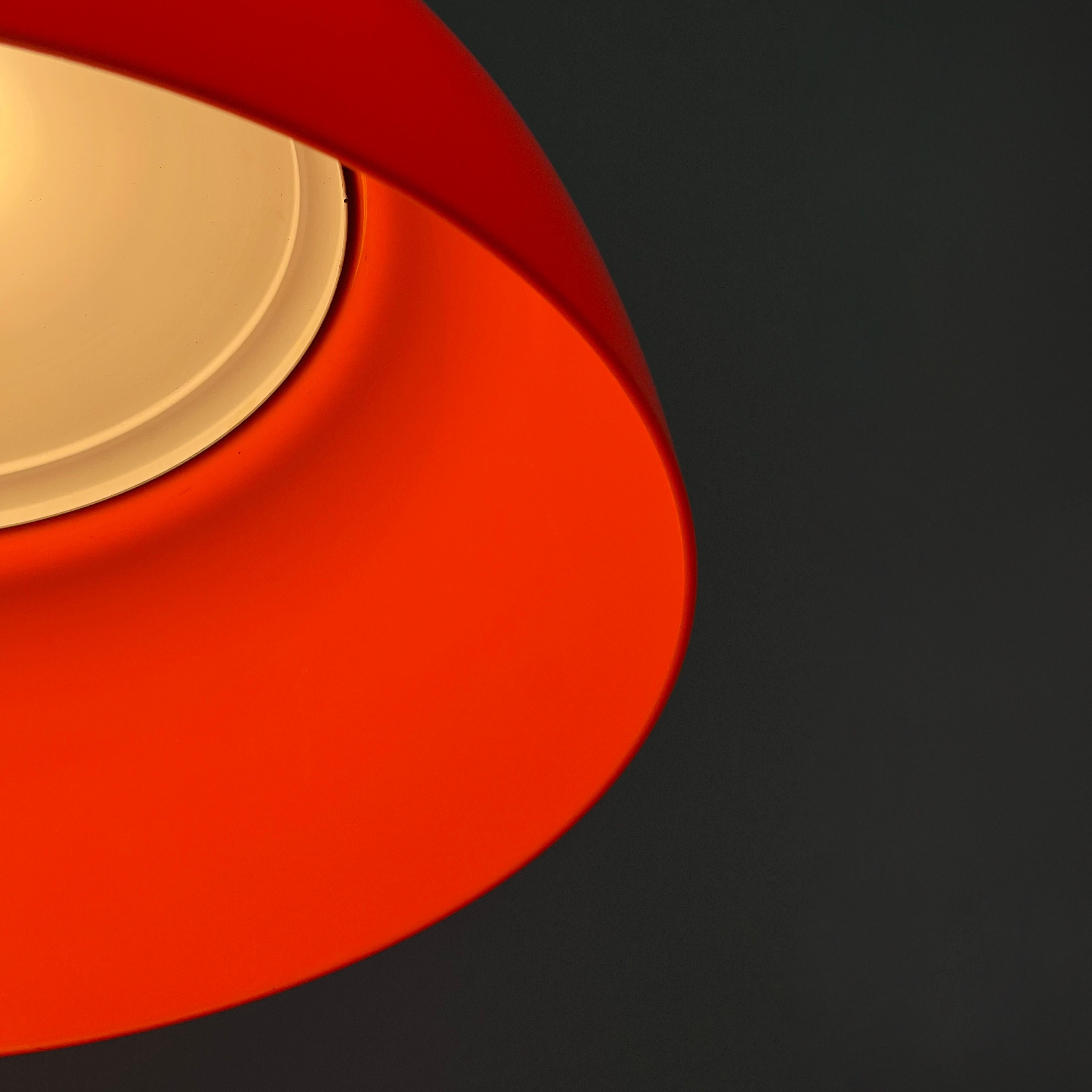 Mid-20th Century KD7 Orange Pendant Lamp by Achille & Pier Giacomo Castiglioni for Kartell, Italy For Sale