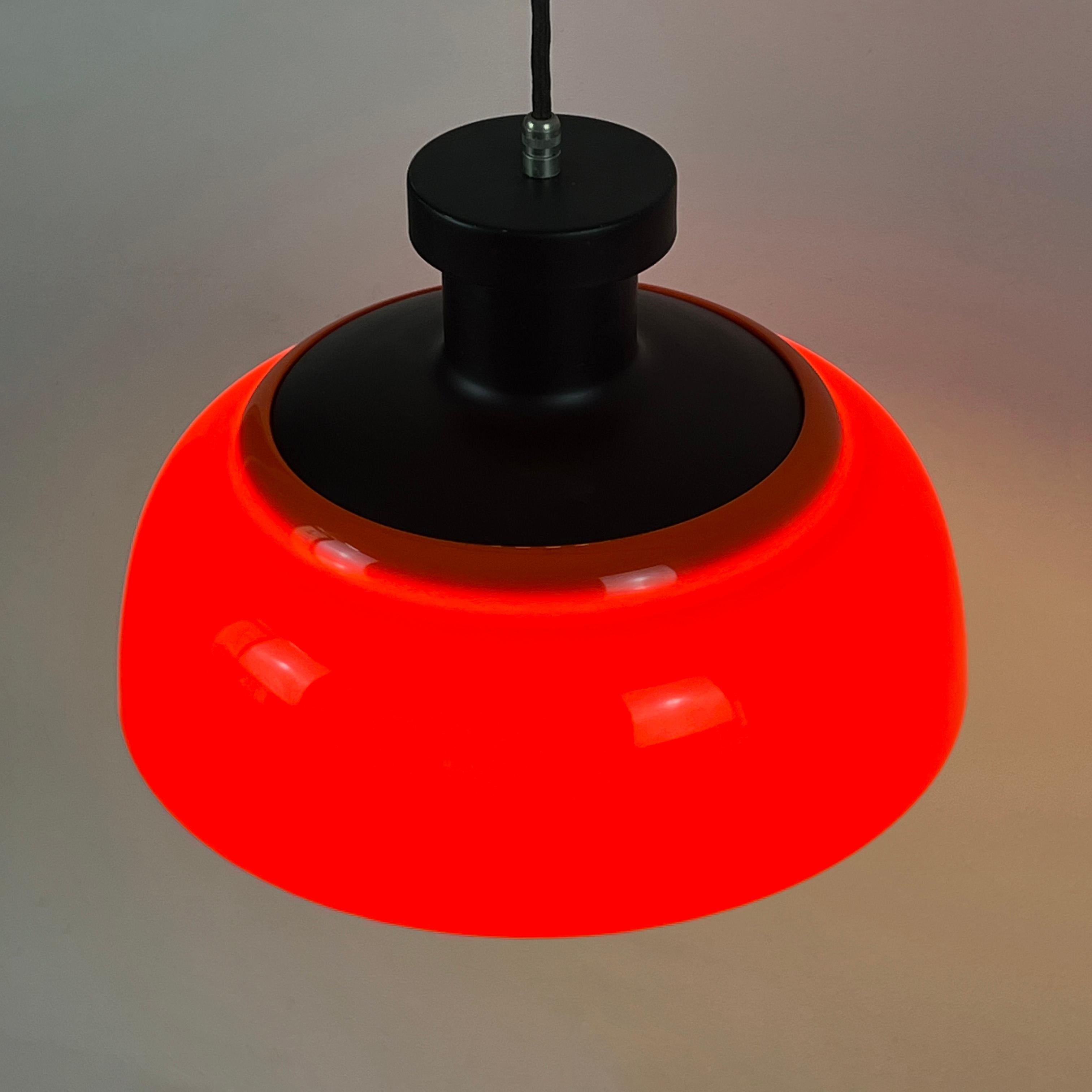 KD7 Orange Pendant Lamp by Achille & Pier Giacomo Castiglioni for Kartell, Italy For Sale 1