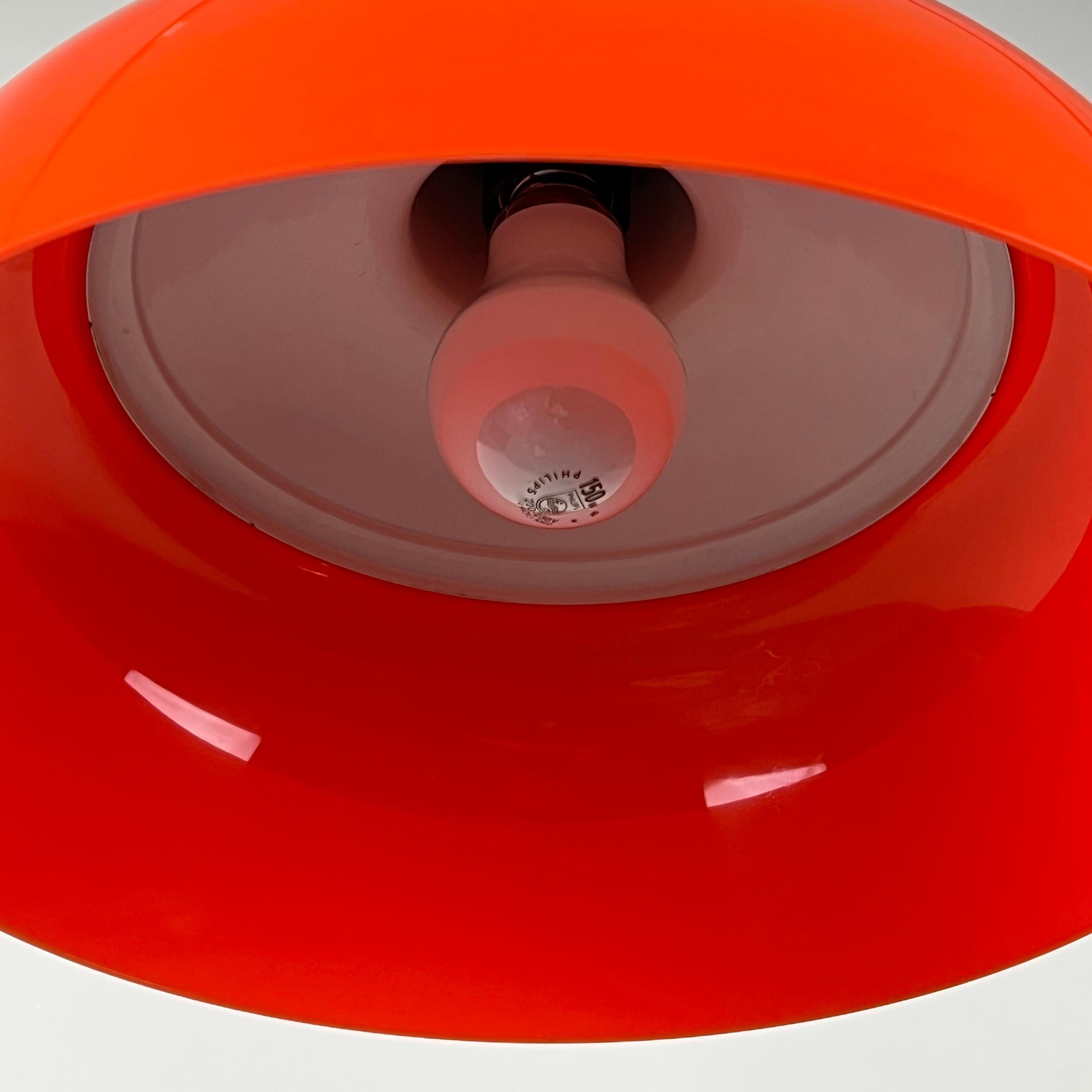 KD7 Orange Pendant Lamp by Achille & Pier Giacomo Castiglioni for Kartell, Italy For Sale 2