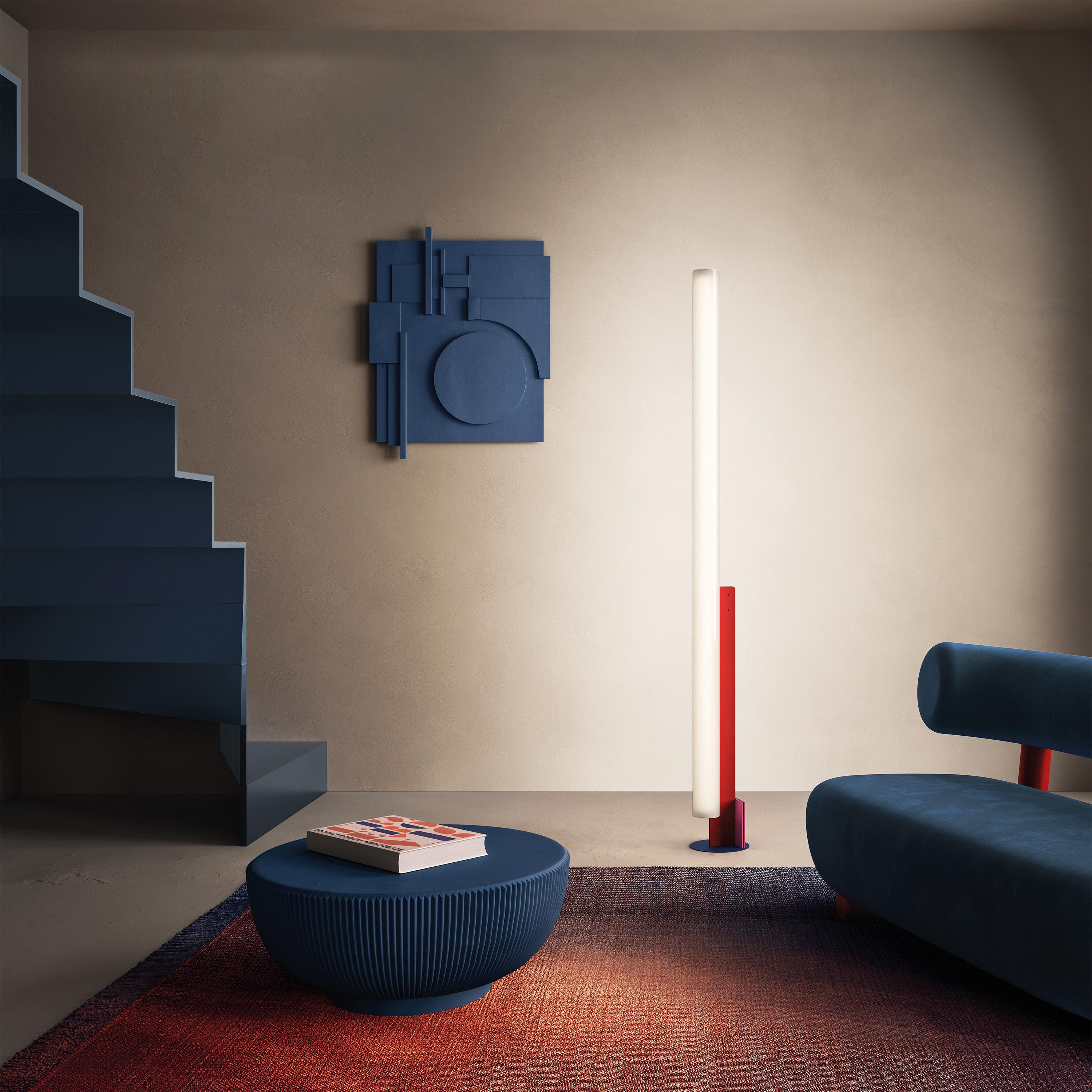 The De Stijl artistic movement inspires with its linear and simple forms. And precisely, the two-dimensional geometric shapes such as the square and the rectangle act as a counterweight to the tubular and three dimensional light of Model T, the