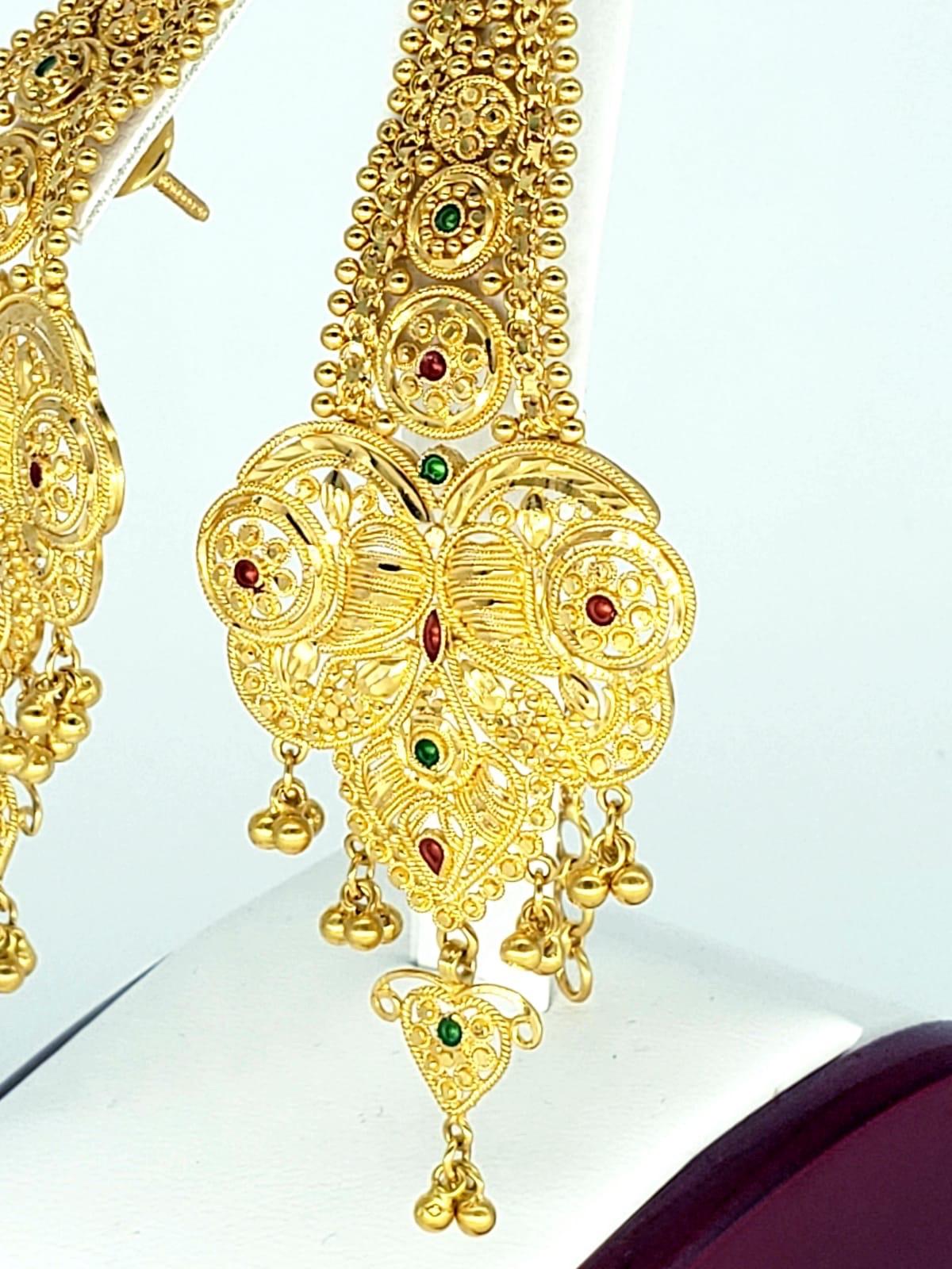 KDM Ornate/Detailed 22 Karat India Royal Wedding Drop Earrings In Excellent Condition For Sale In Miami, FL