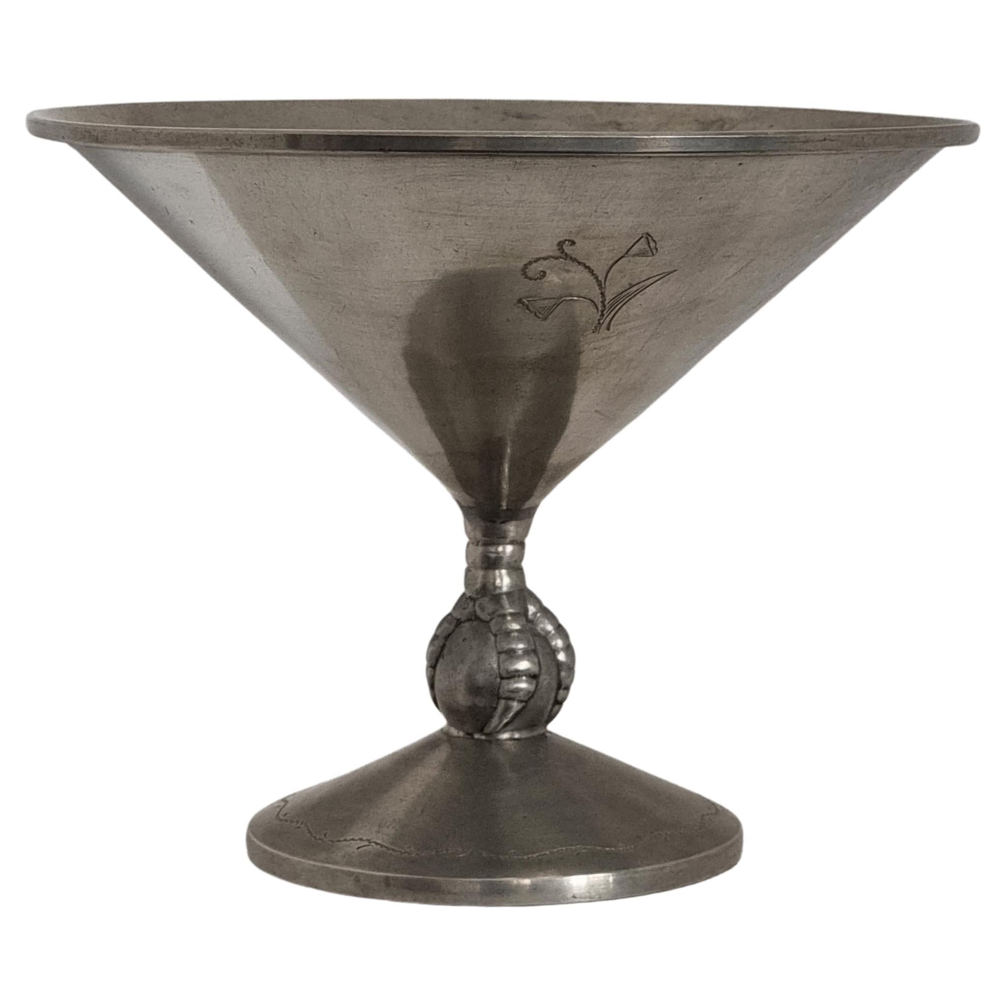 Decorative pewter bowl with engraved decor of stylized flowers, petals, and with ball & claw. 

Hallmark: KE & Co =  Knut Eriksson & Co. D8=1930.

Made in Eskilstuna, Sweden. The company was founded in 1906 and closed in 1968.

In beautiful patina,