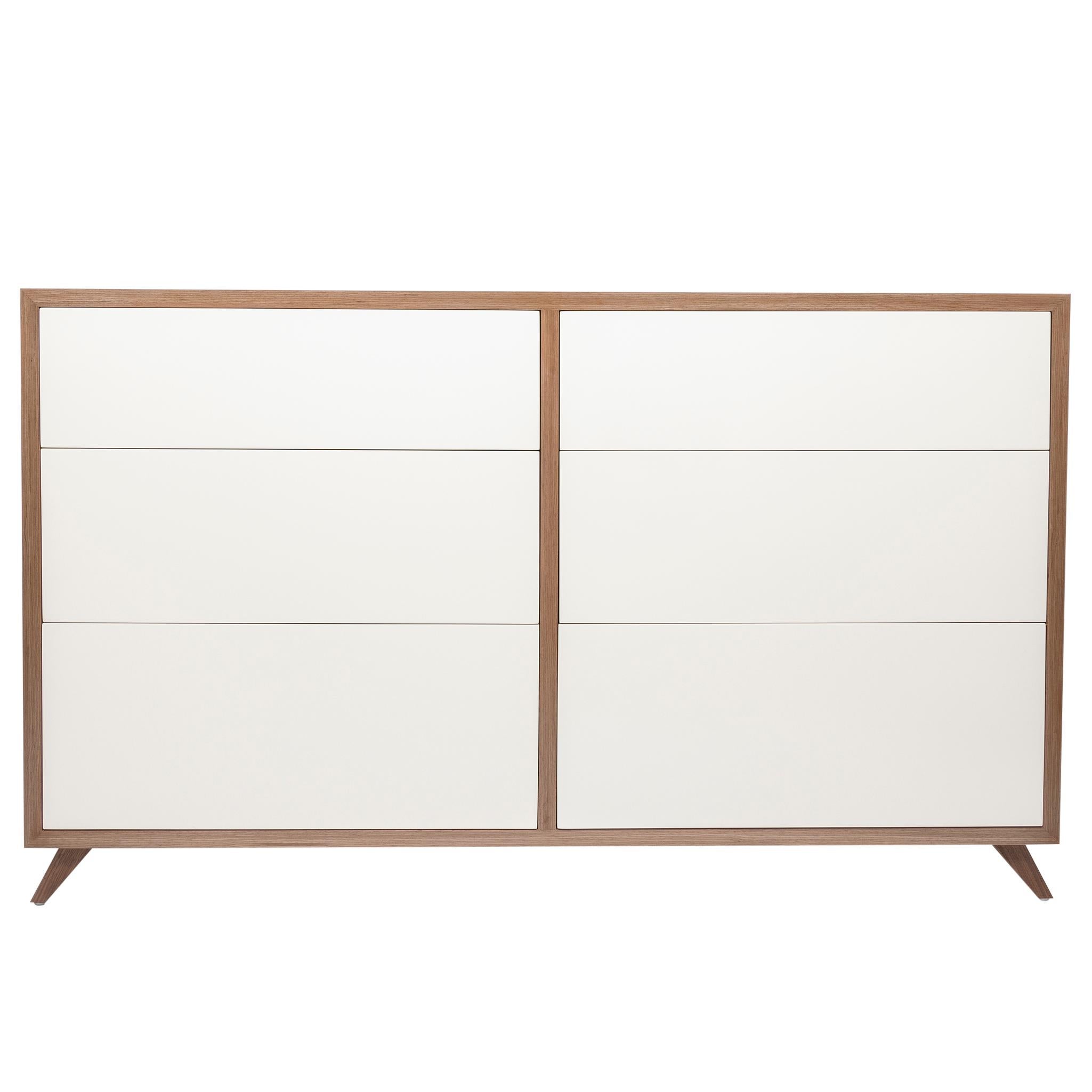 When you find it difficult to choose between wood and paint, the Keaton Chest offers the perfect solution with its stylish combination of finishes. This versatile piece provides maximum storage space while showcasing a sophisticated design that