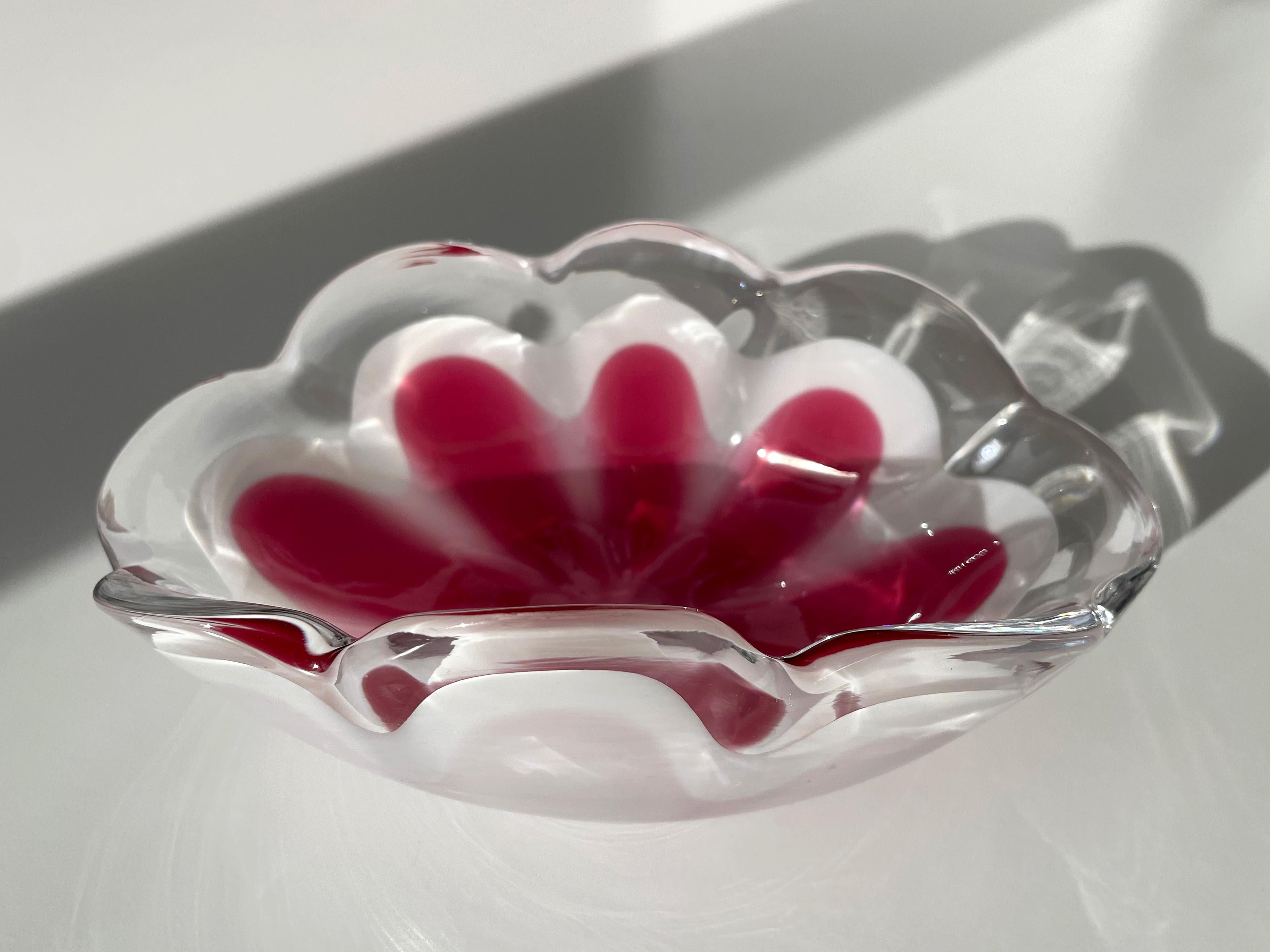 Swedish Kedelv for Flygsfors Pink, White Coquille Art Glass Bowl, 1959 For Sale